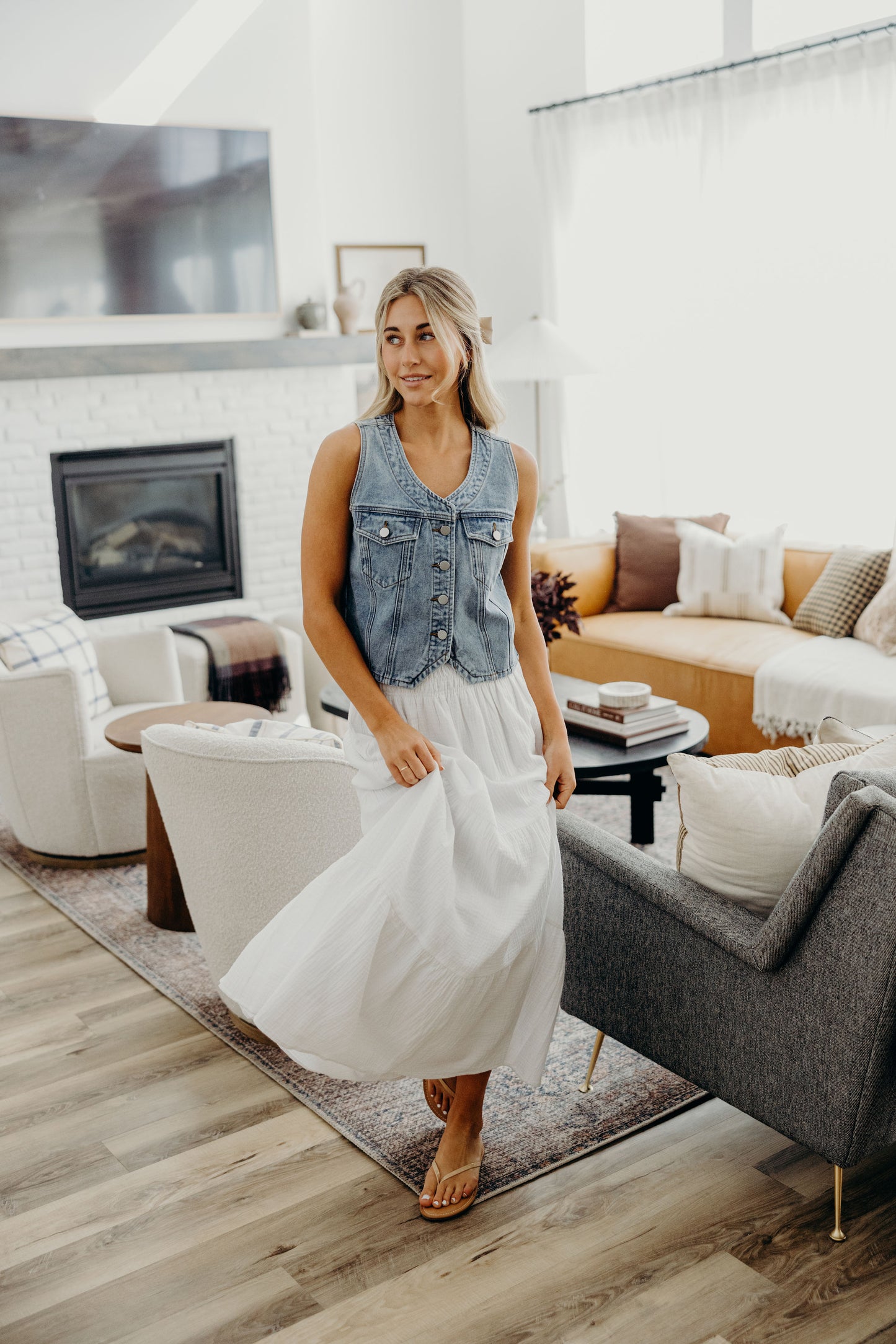 DENIM VEST IN MEDIUM WASH