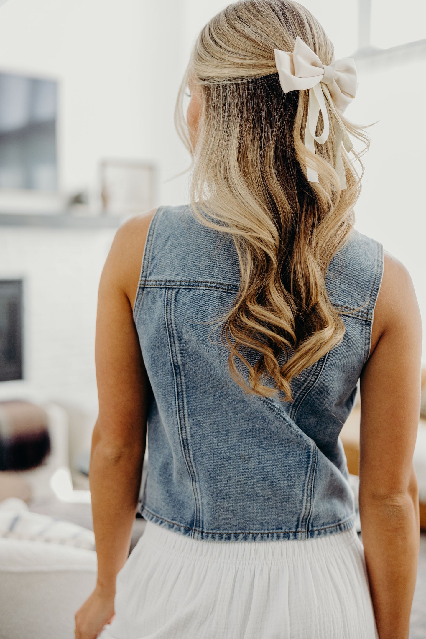 DENIM VEST IN MEDIUM WASH