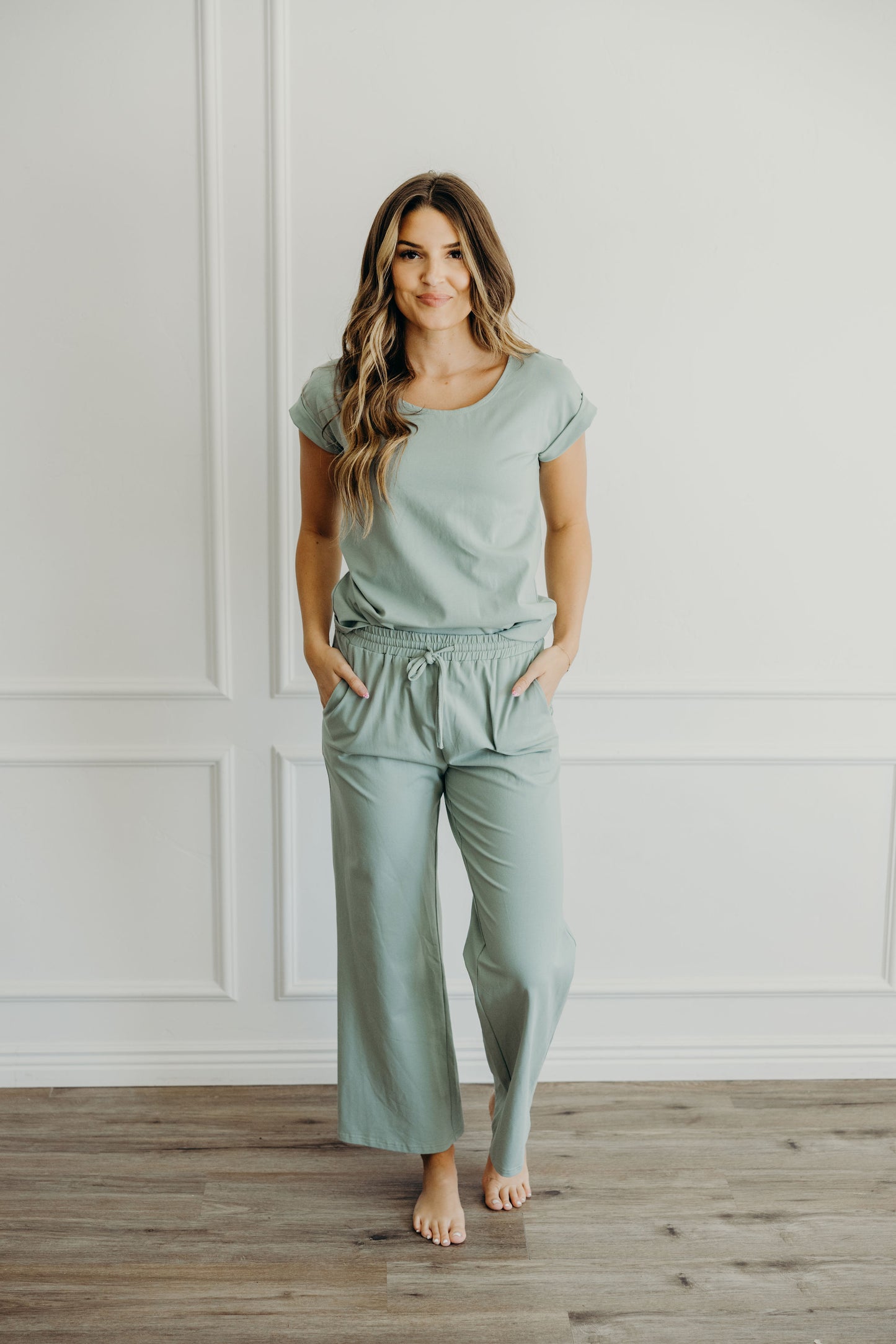 WIDE LEG LOUNGE PANTS IN MILKY GREEN