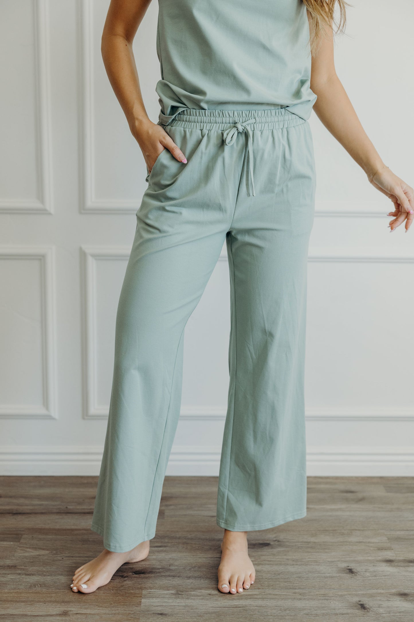 WIDE LEG LOUNGE PANTS IN MILKY GREEN