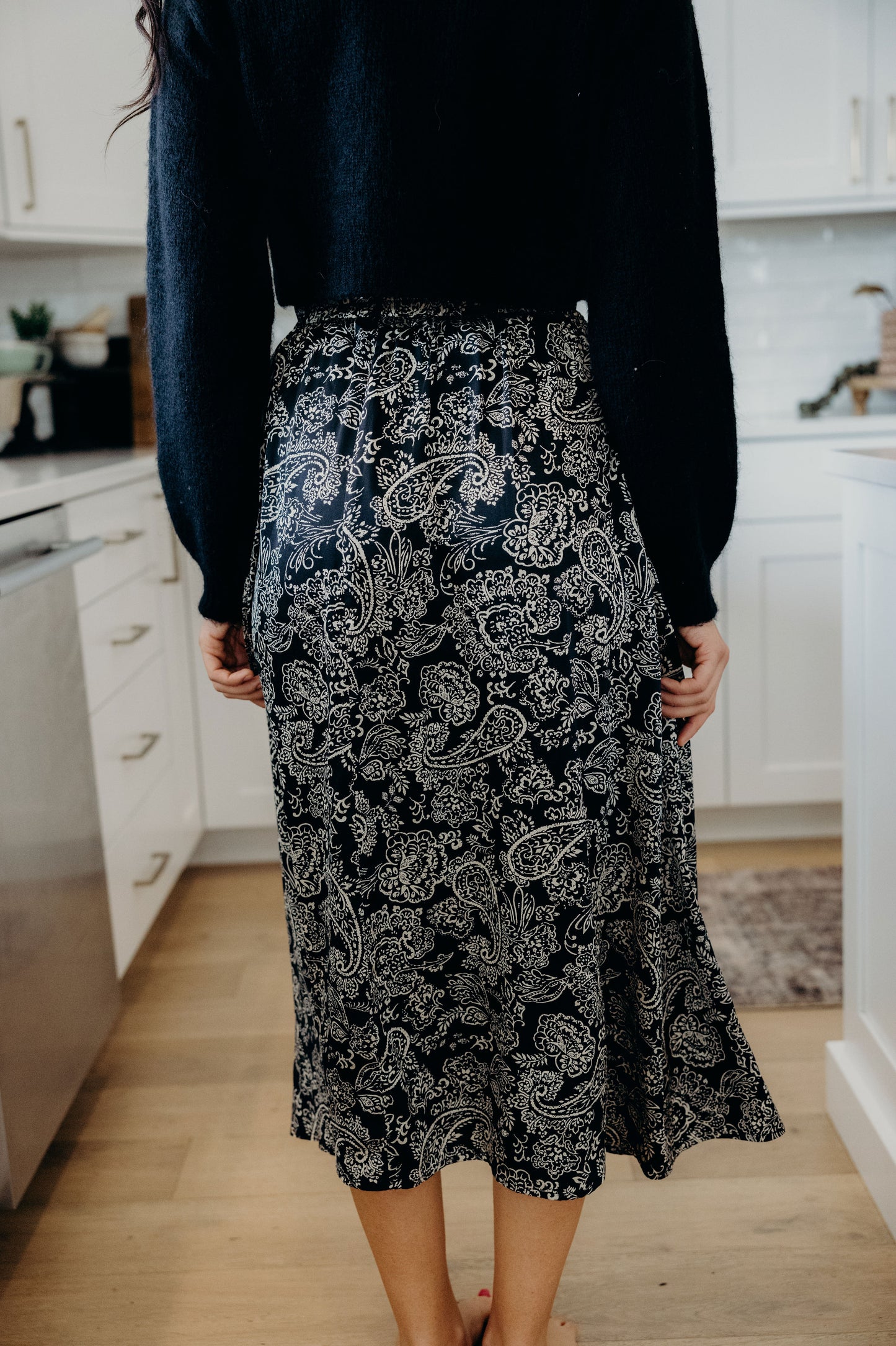 A line skirt in cream paisley print.