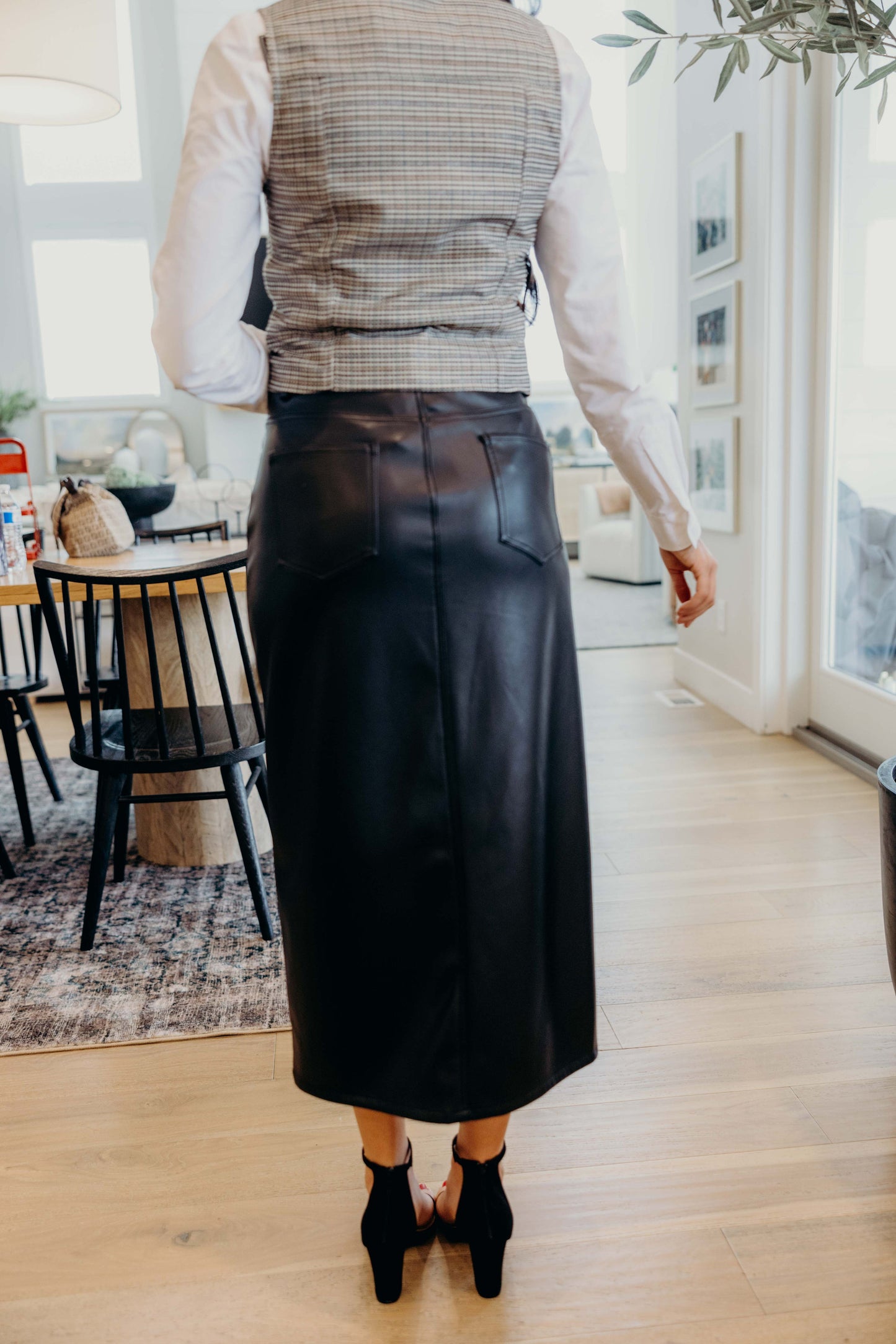 MAXI SKIRT IN BLACK LEATHER