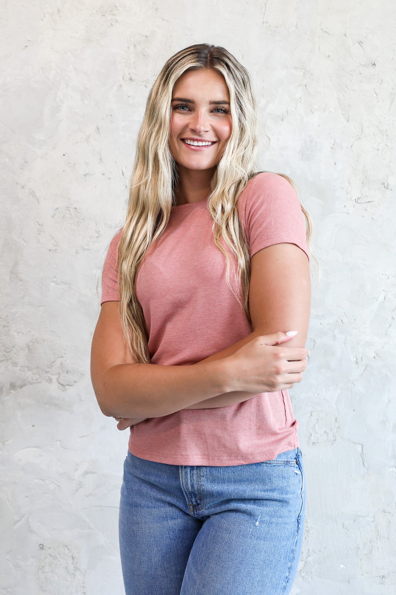 SHORT SLEEVE RIBBED TEE IN PEONY