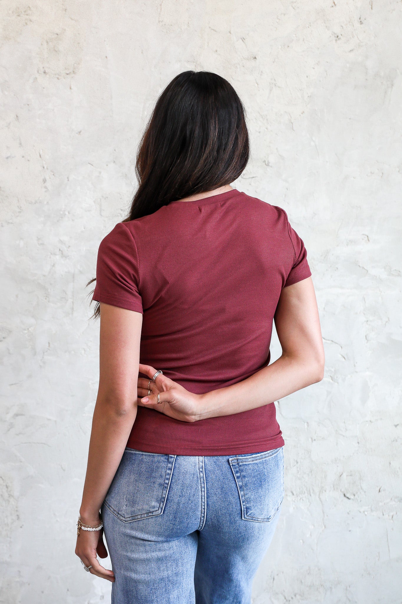 SHORT SLEEVE RIBBED TEE IN PLUM