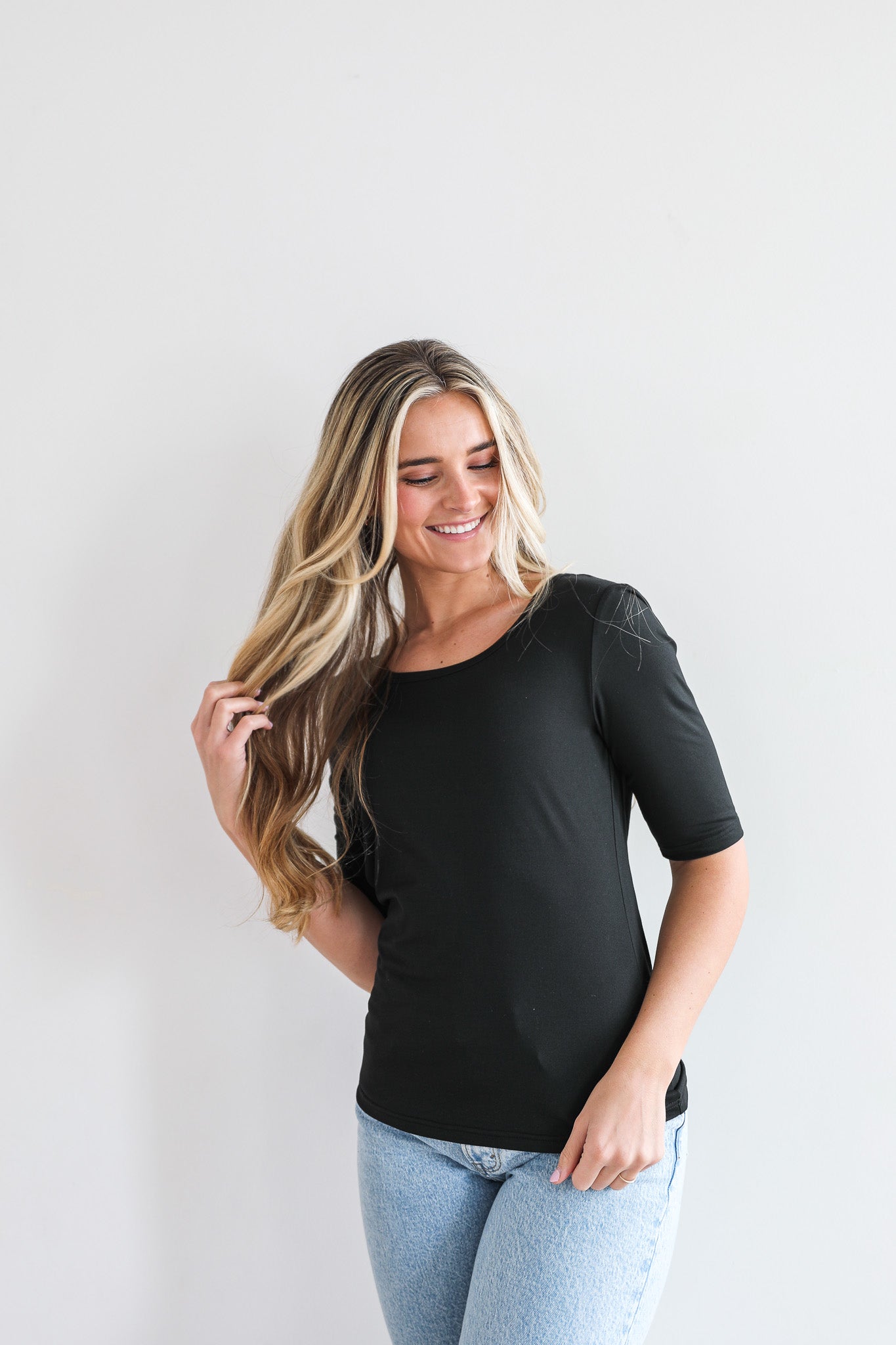 HALF SLEEVE TEE IN BLACK