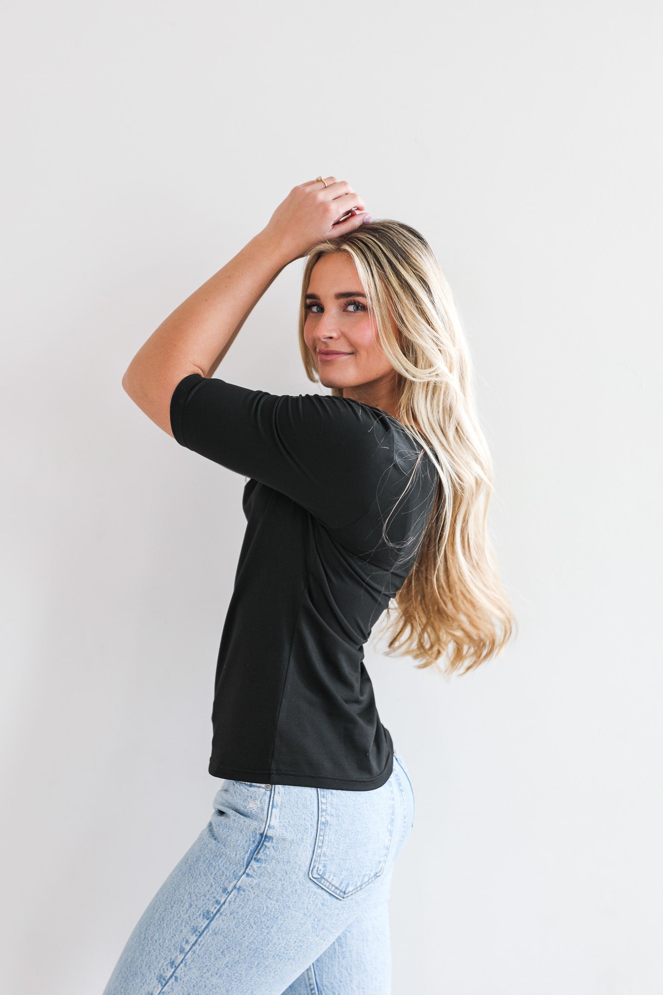 HALF SLEEVE TEE IN BLACK