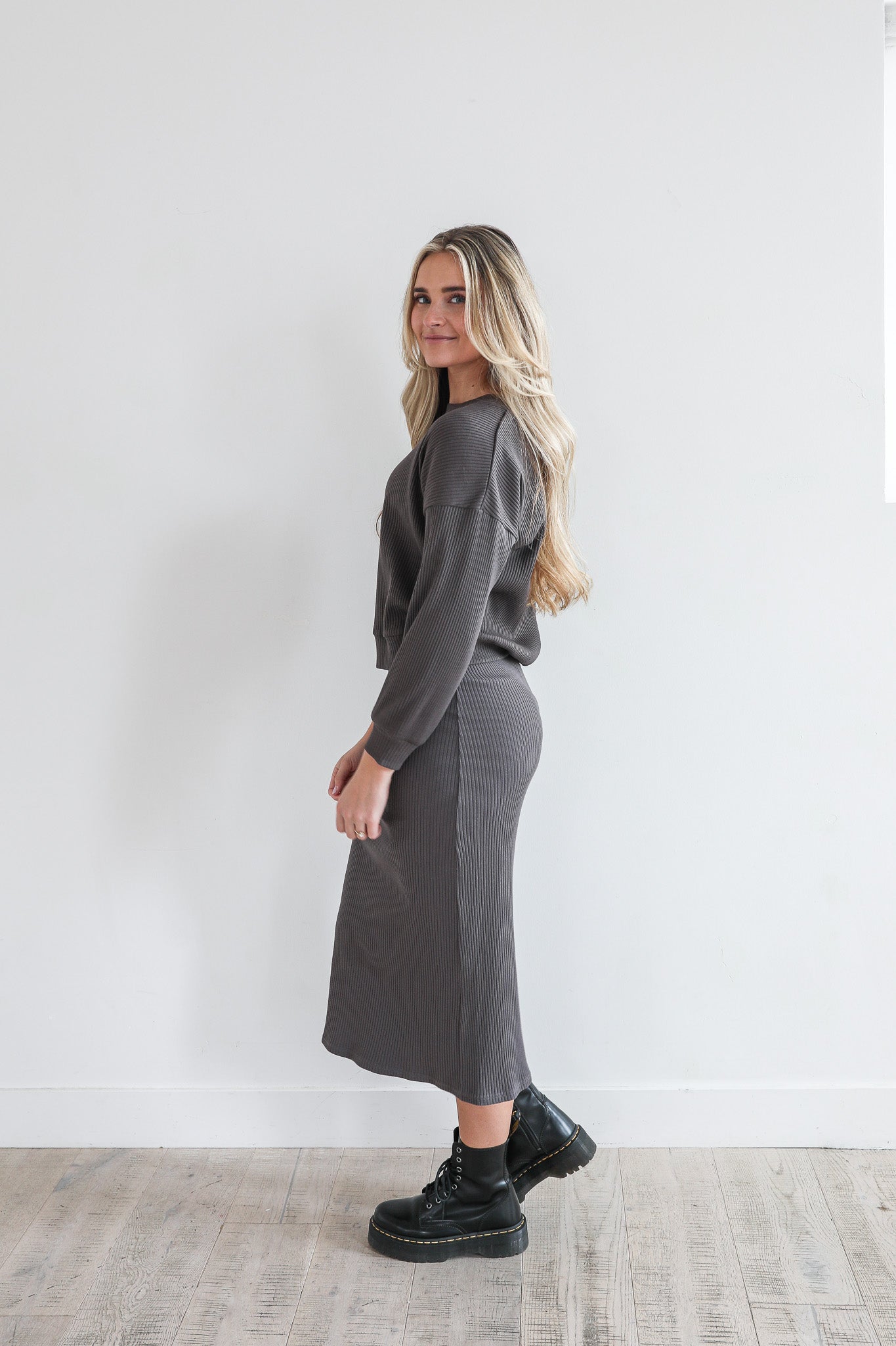 OVERSIZED RIBBED SWEATER IN CHARCOAL