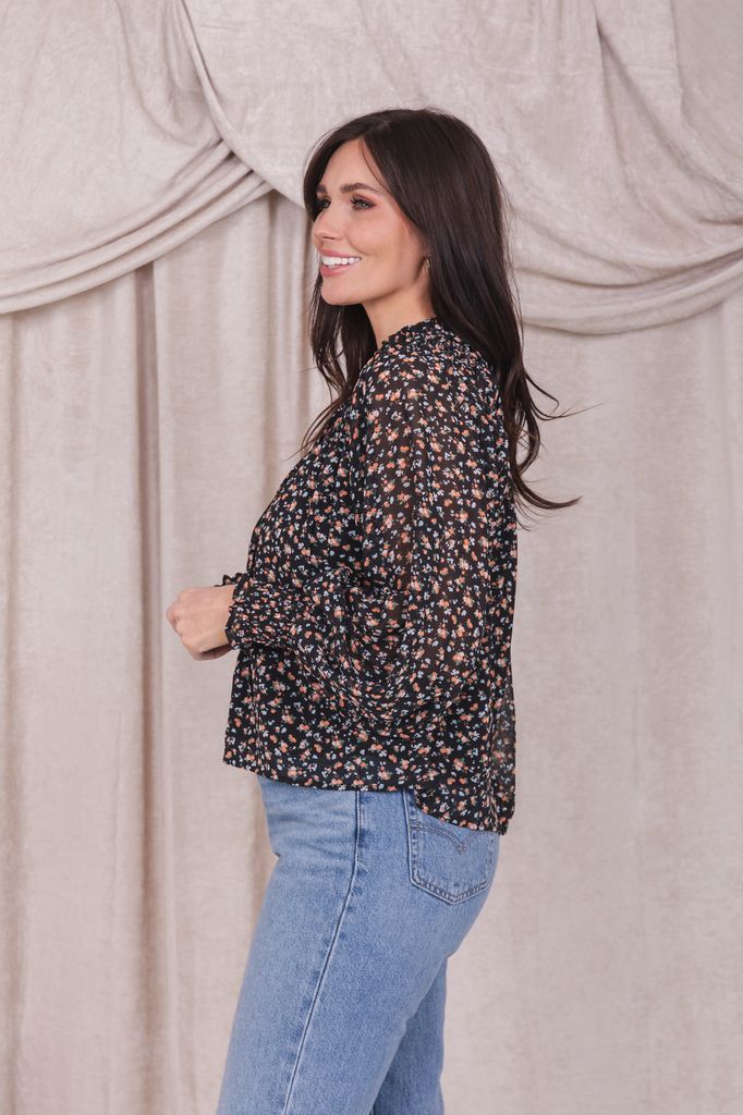 FLOWY LONG SLEEVE IN TERRACOTTA CARNATIONS