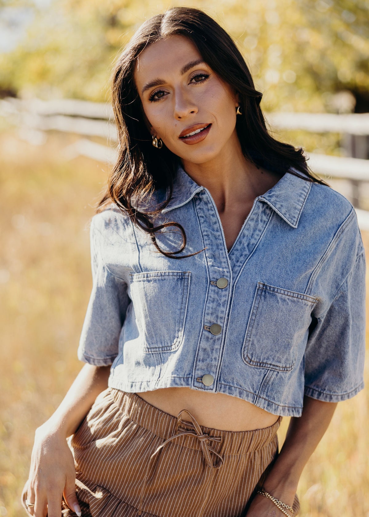 CROPPED DENIM TOP IN FADED CLOUD