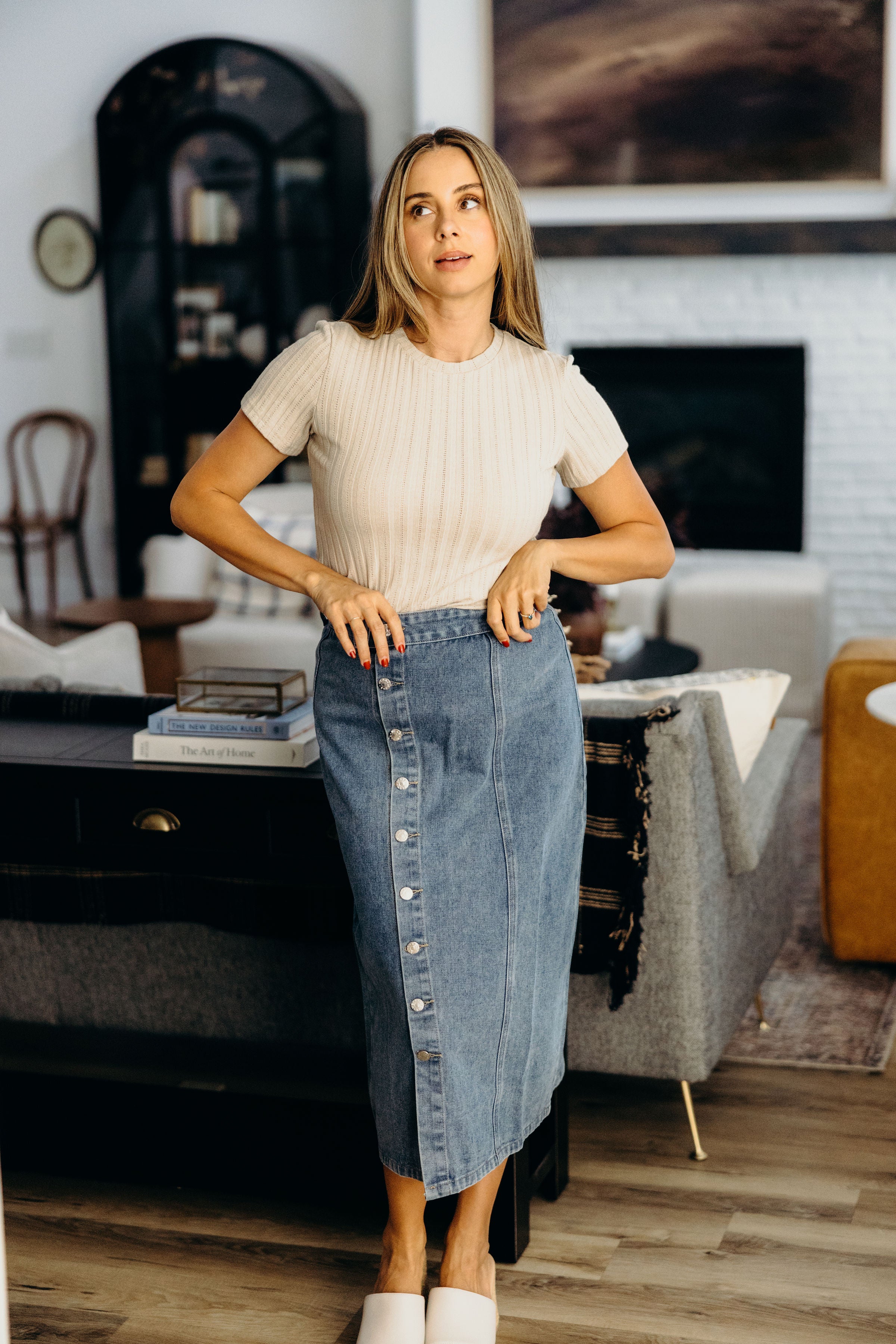 BUTTON FRONT DENIM SKIRT IN MEDIUM WASH