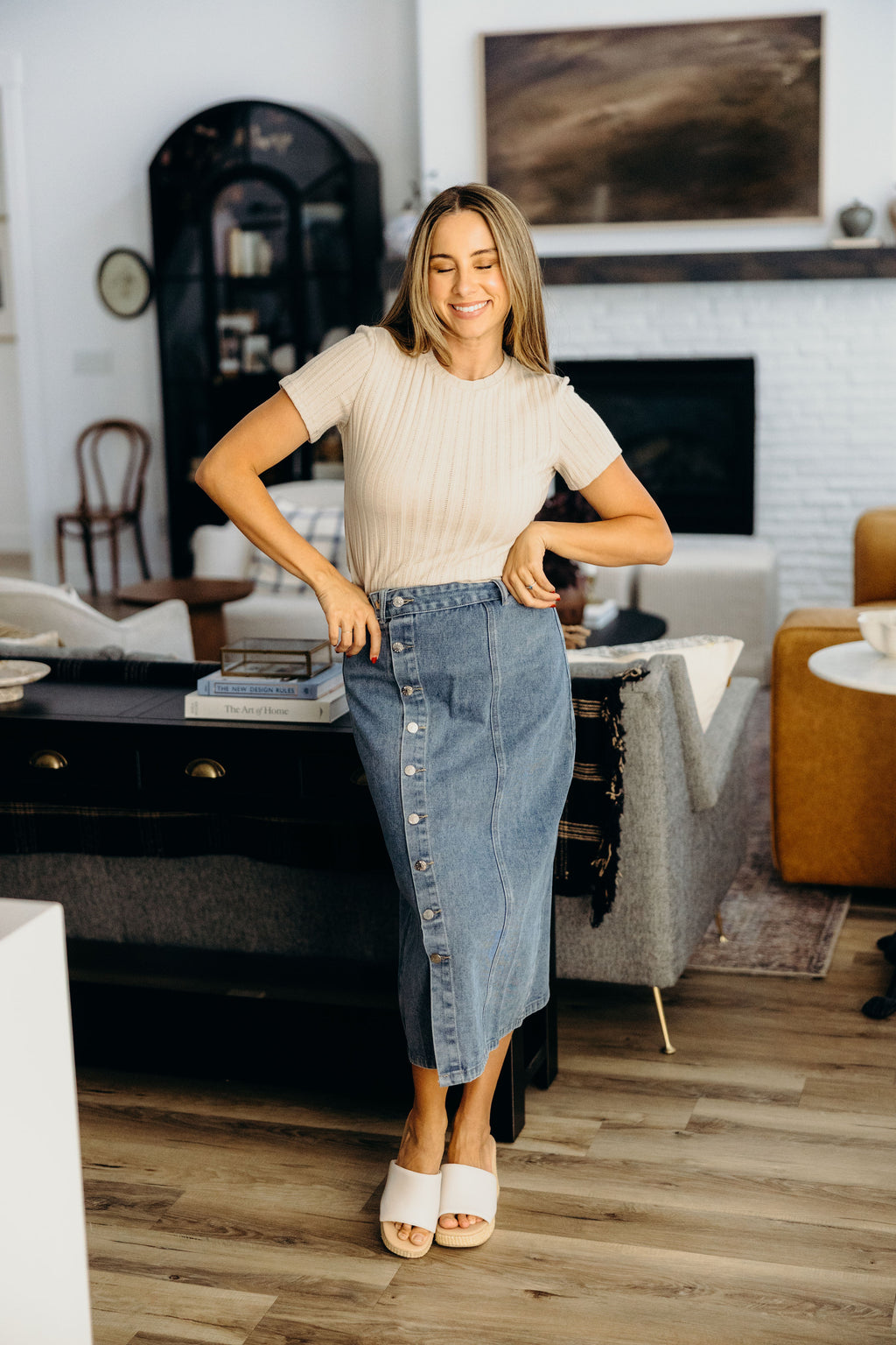 BUTTON FRONT DENIM SKIRT IN MEDIUM WASH