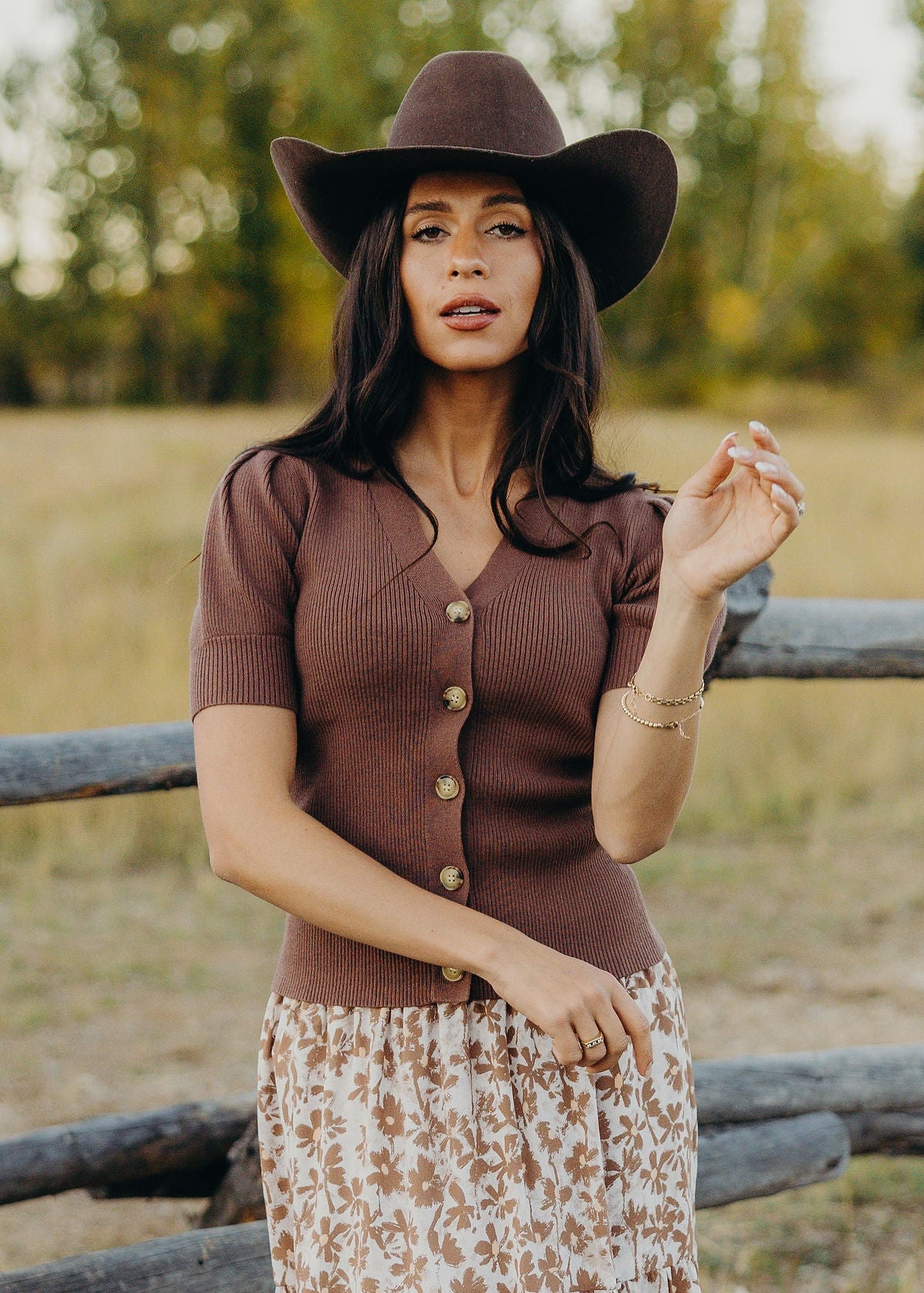 SHORT SLEEVE CARDIGAN IN BROWNIE
