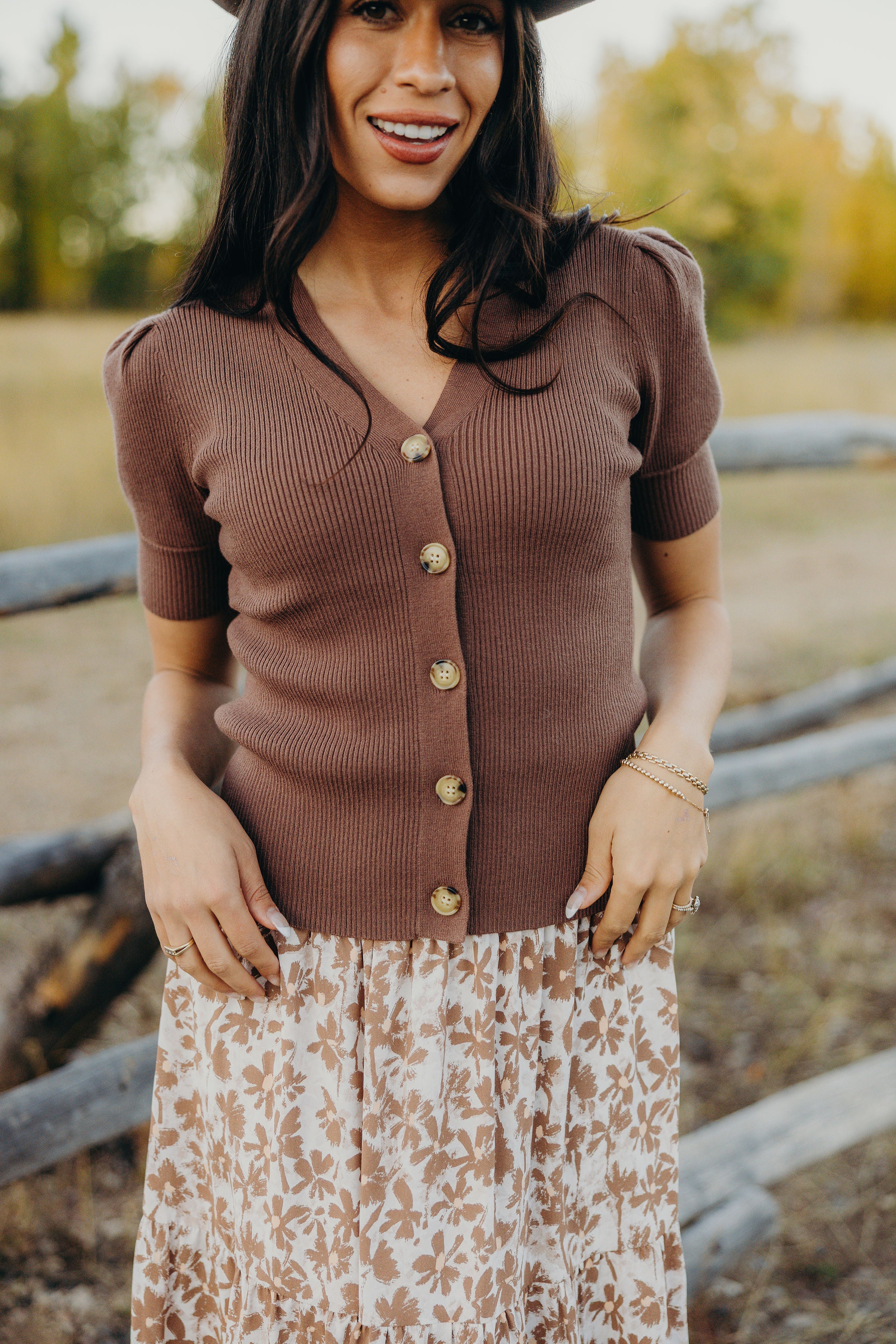 SHORT SLEEVE CARDIGAN IN BROWNIE