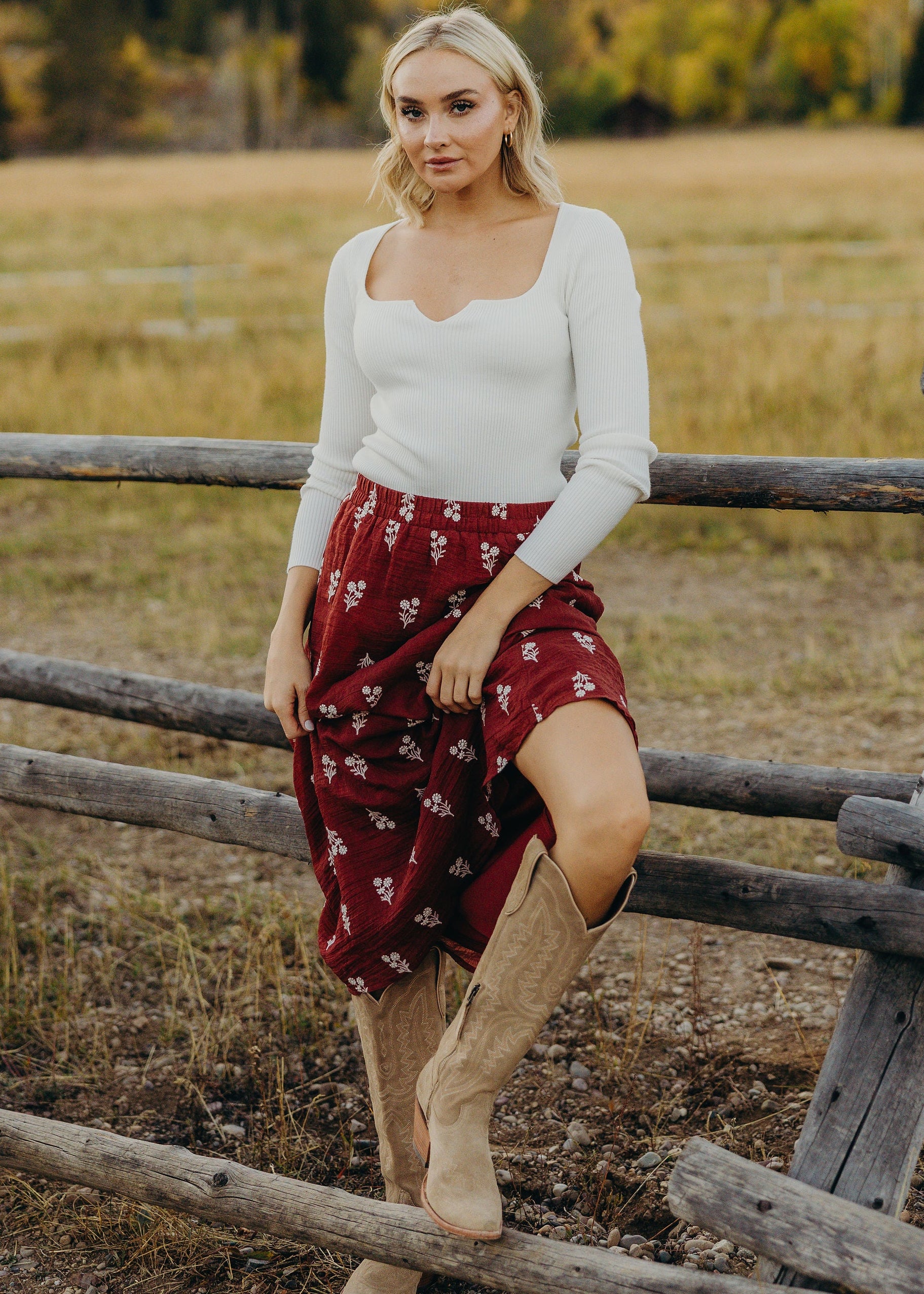 TEXTURED SKIRT IN POINSETTIA