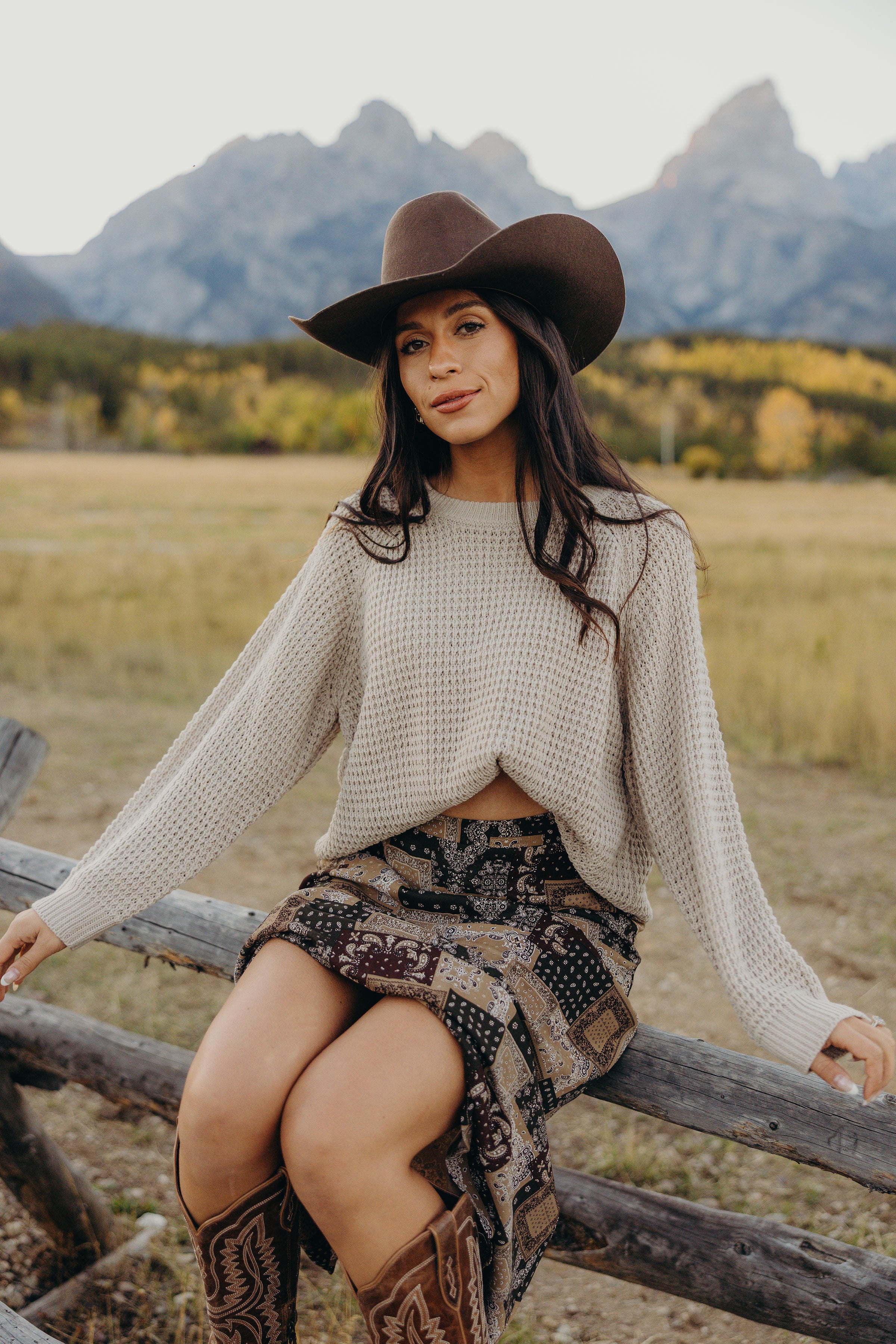 RAGLAN KNIT PULLOVER IN COZY TAUPE