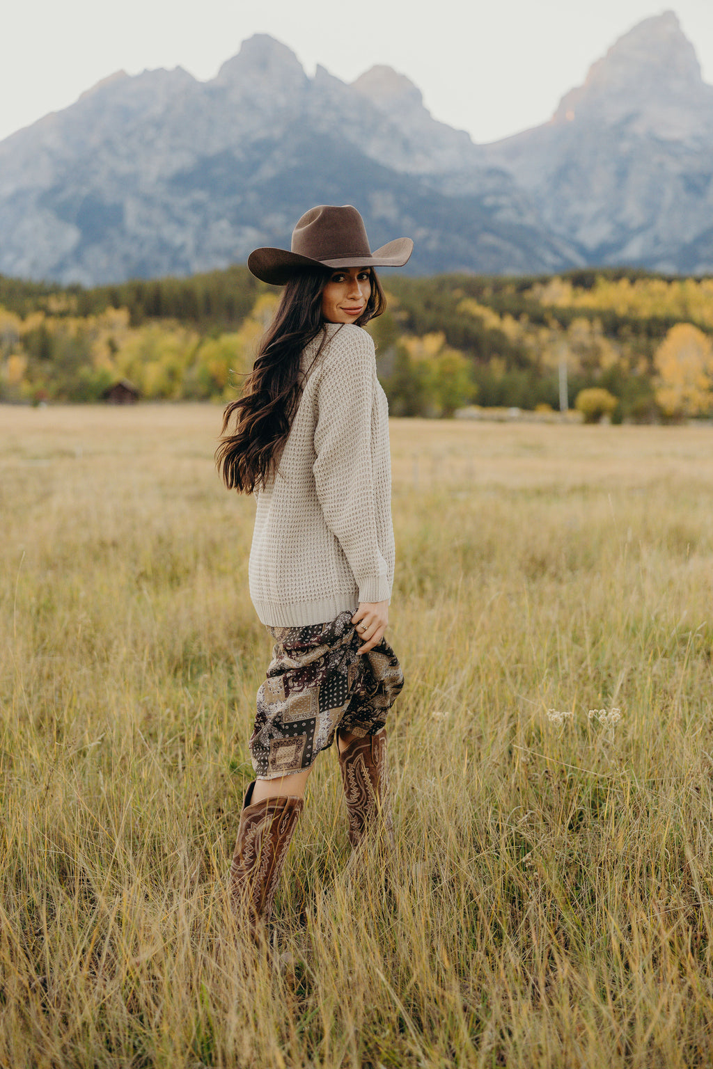 RAGLAN KNIT PULLOVER IN COZY TAUPE