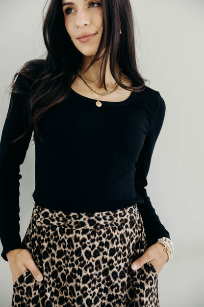 LONG SLEEVE SCOOP TEE IN BLACK