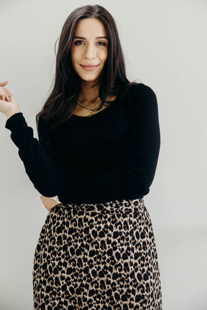 LONG SLEEVE SCOOP TEE IN BLACK