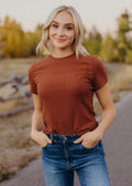 SHORT SLEEVE RIBBED TEE IN ARABIAN SPICE