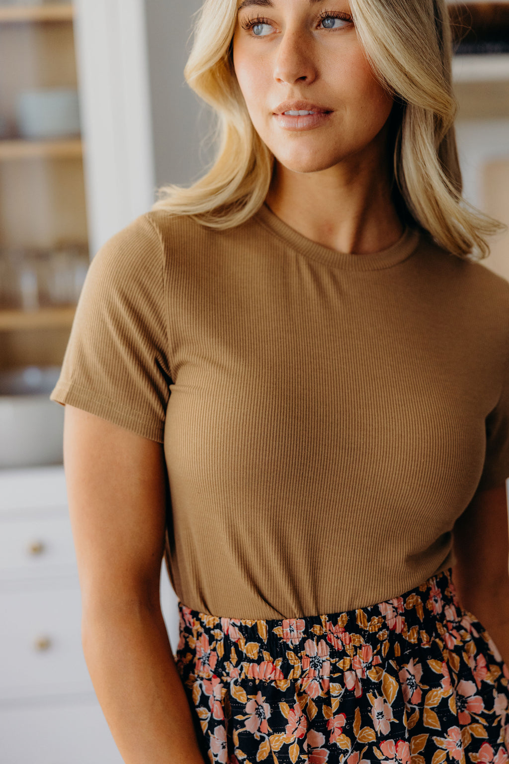 SHORT SLEEVE RIBBED TEE IN CASHEW FINAL SALE