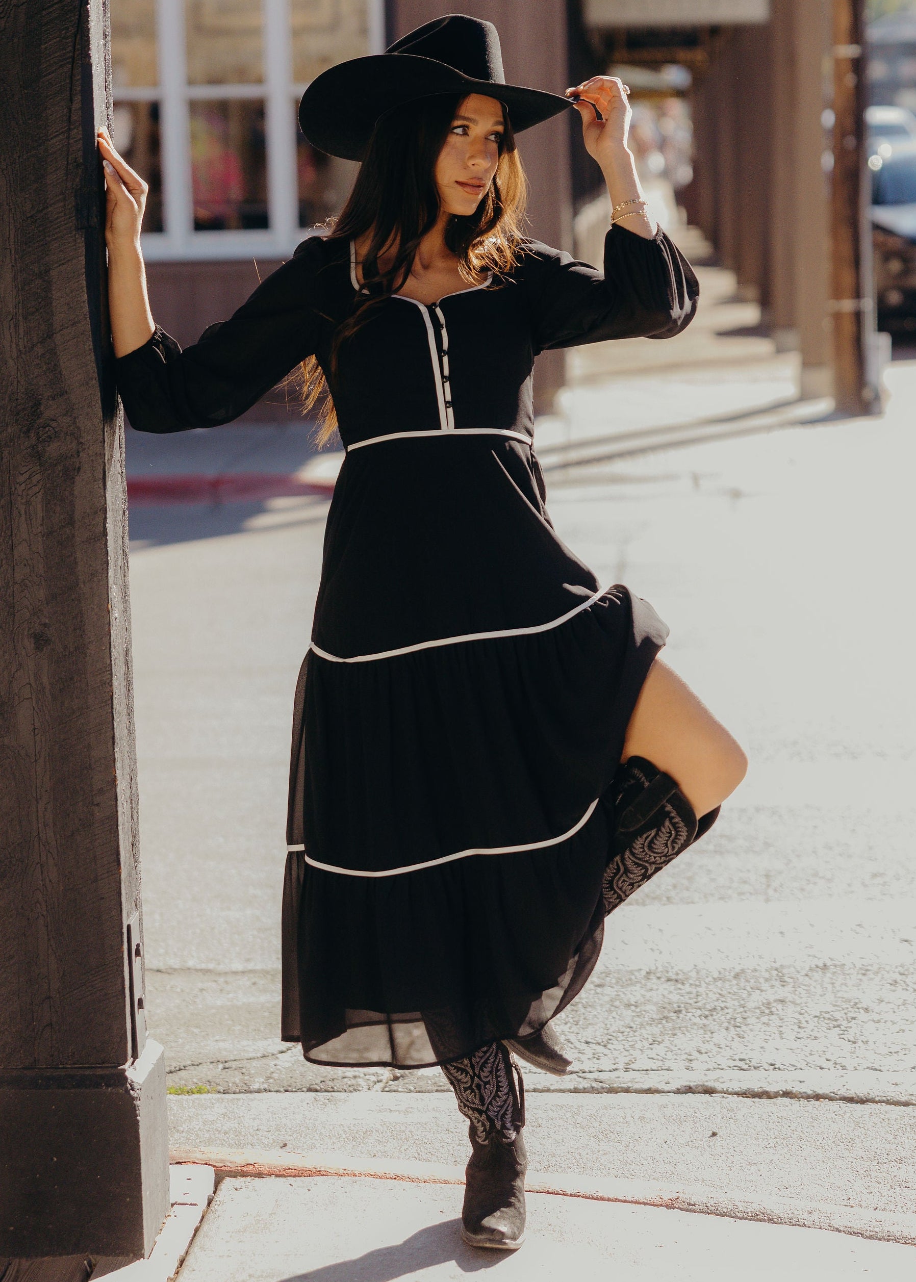 THE IDA IN BLACK TIE