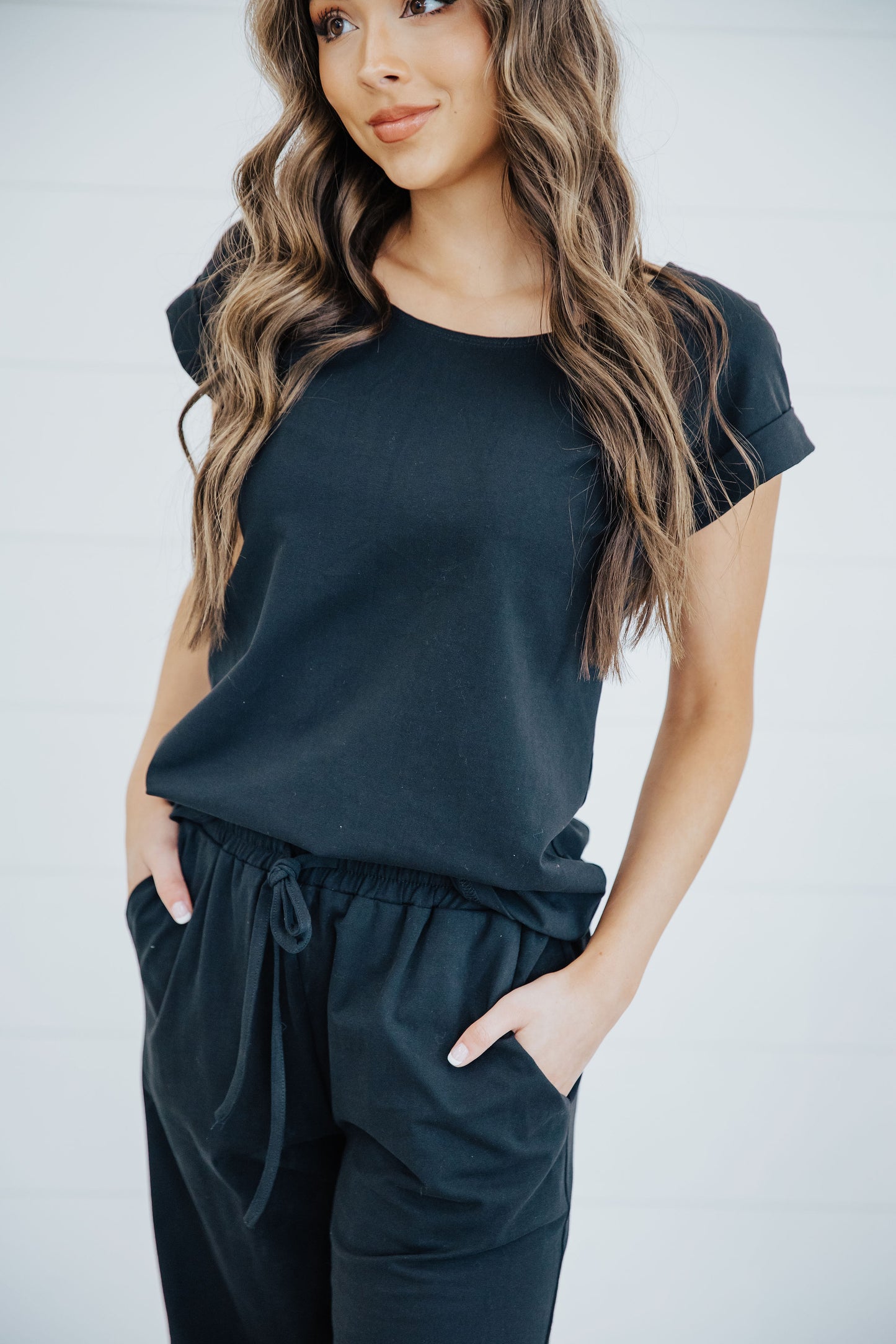 LOUNGE CUFF SLEEVE TEE IN BLACK