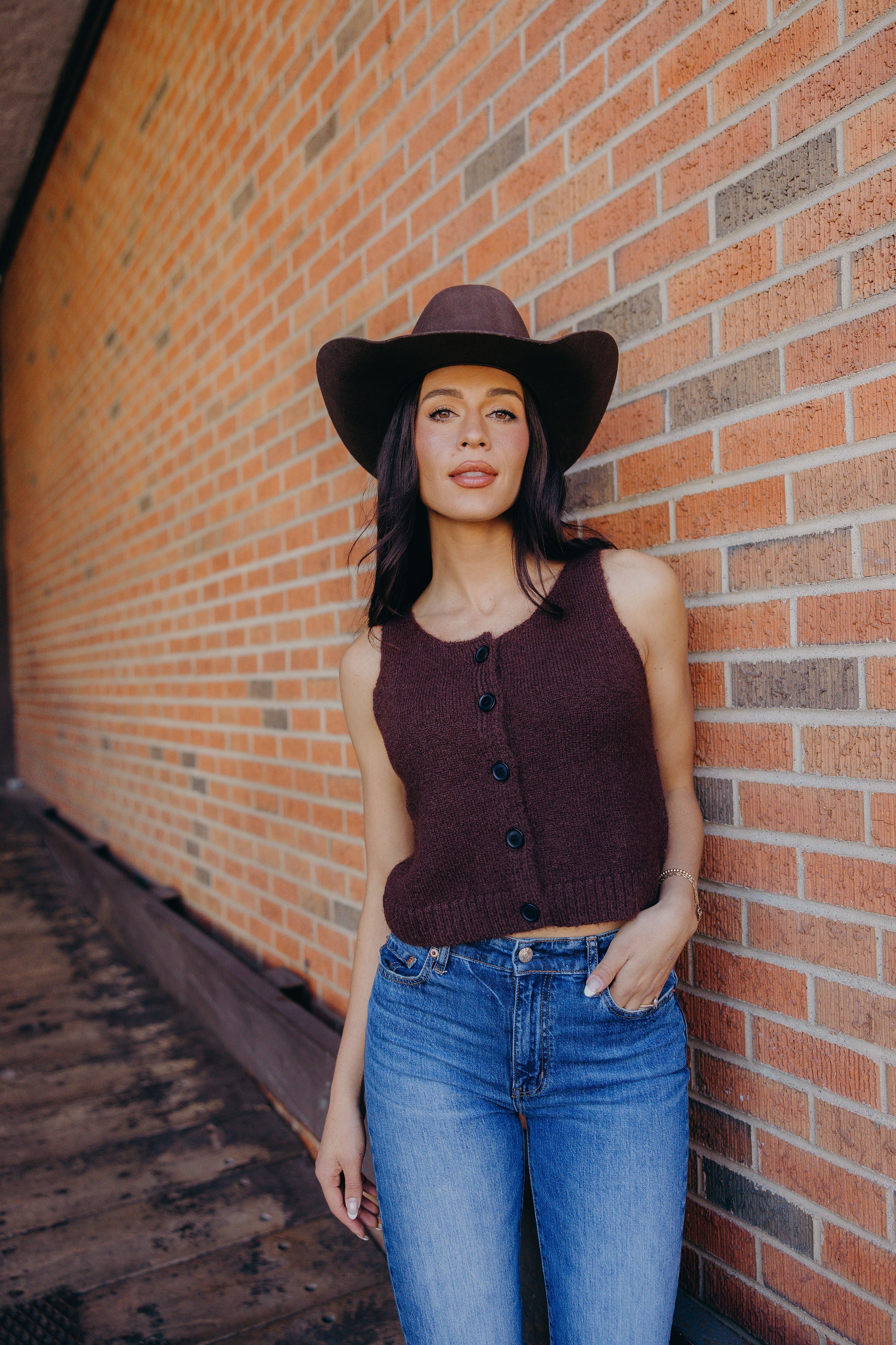 BUTTON SWEATER VEST IN TEDDY