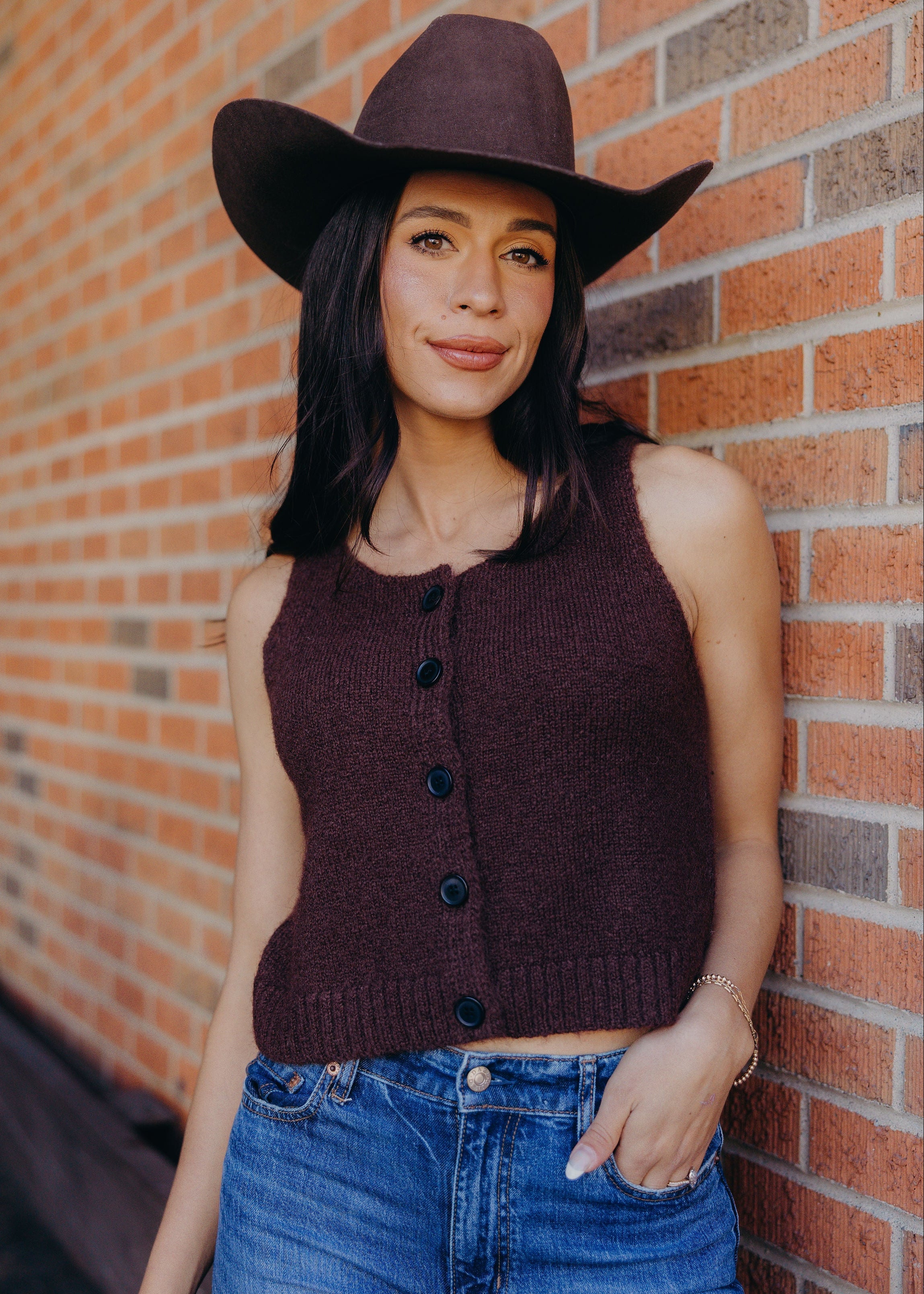 BUTTON SWEATER VEST IN TEDDY
