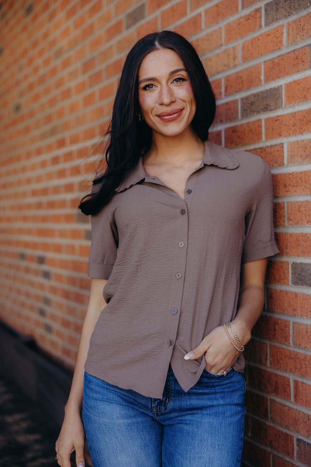 RUFFLED COLLARED BLOUSE IN CLOVE