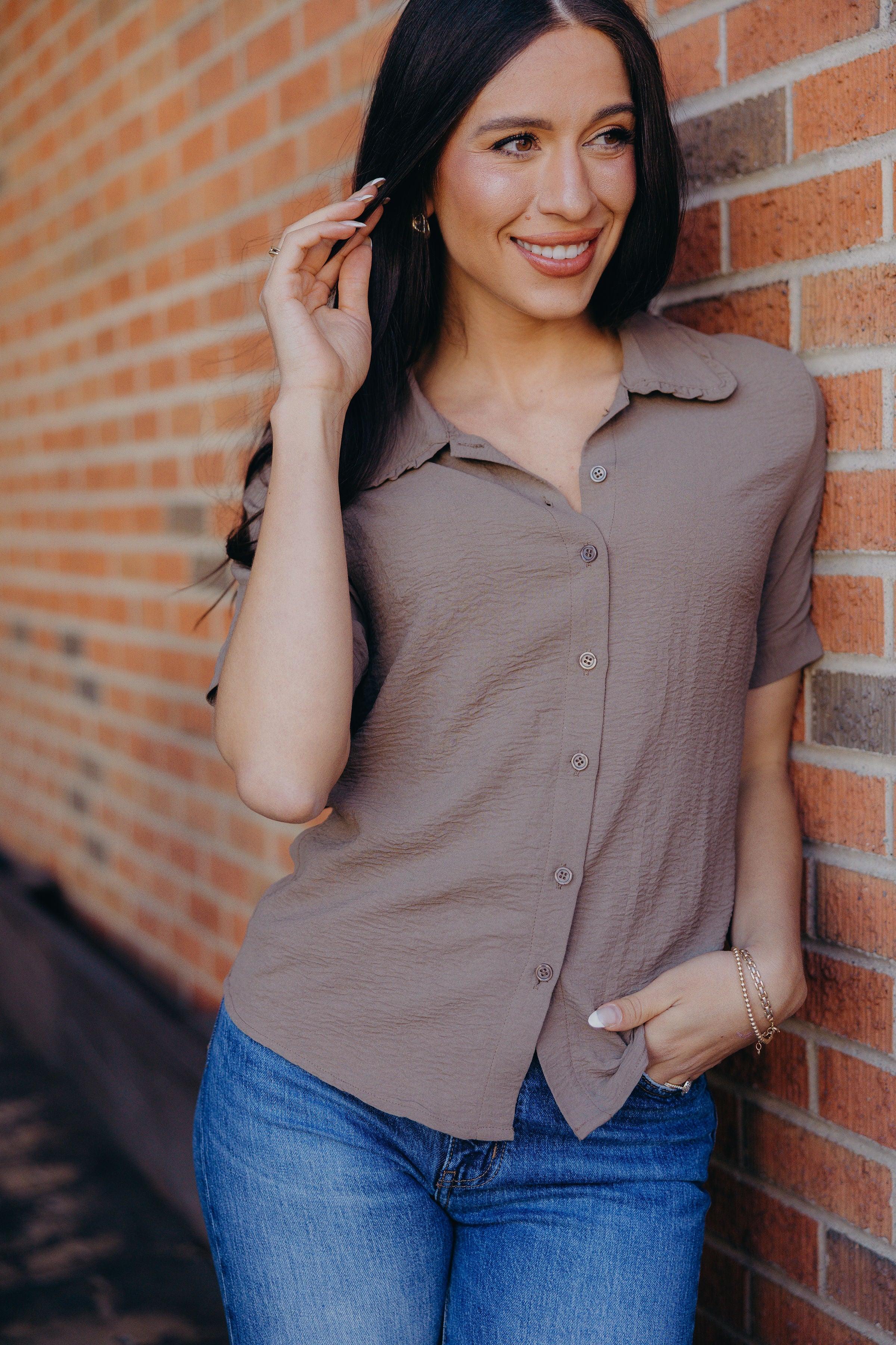 RUFFLED COLLARED BLOUSE IN CLOVE