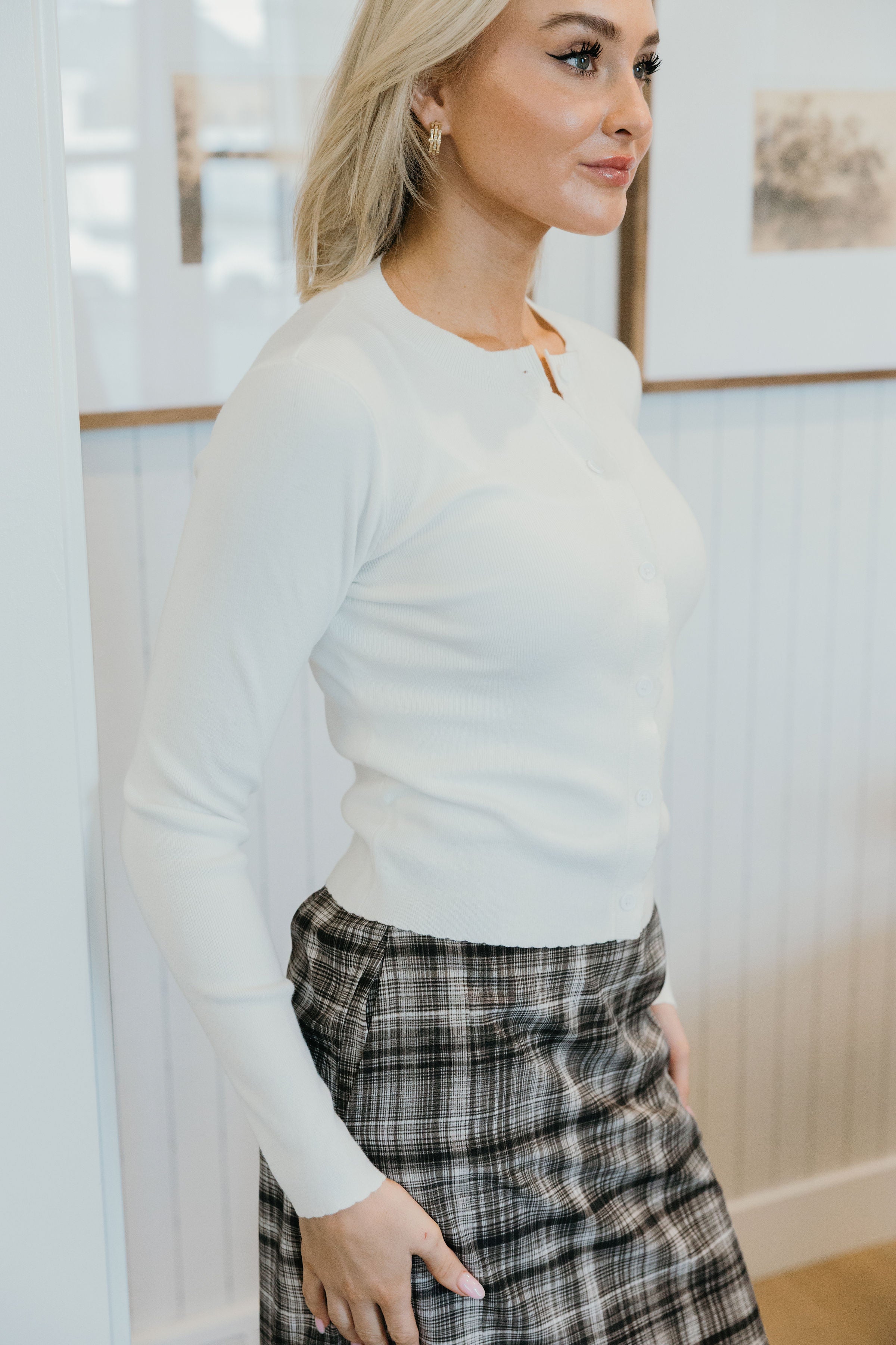 LONG SLEEVE SCALLOP CARDI IN IVORY