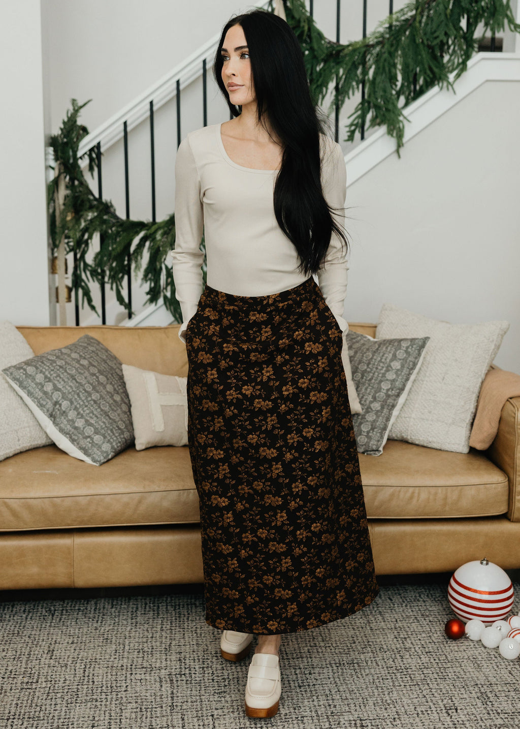 SHEATH SKIRT IN CARAMEL TAPESTRY