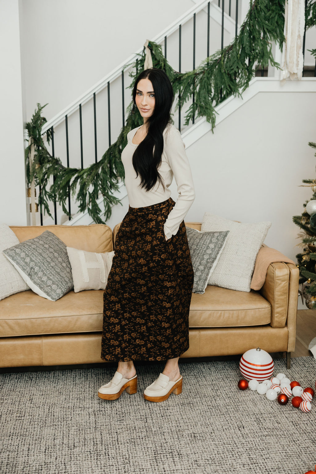SHEATH SKIRT IN CARAMEL TAPESTRY