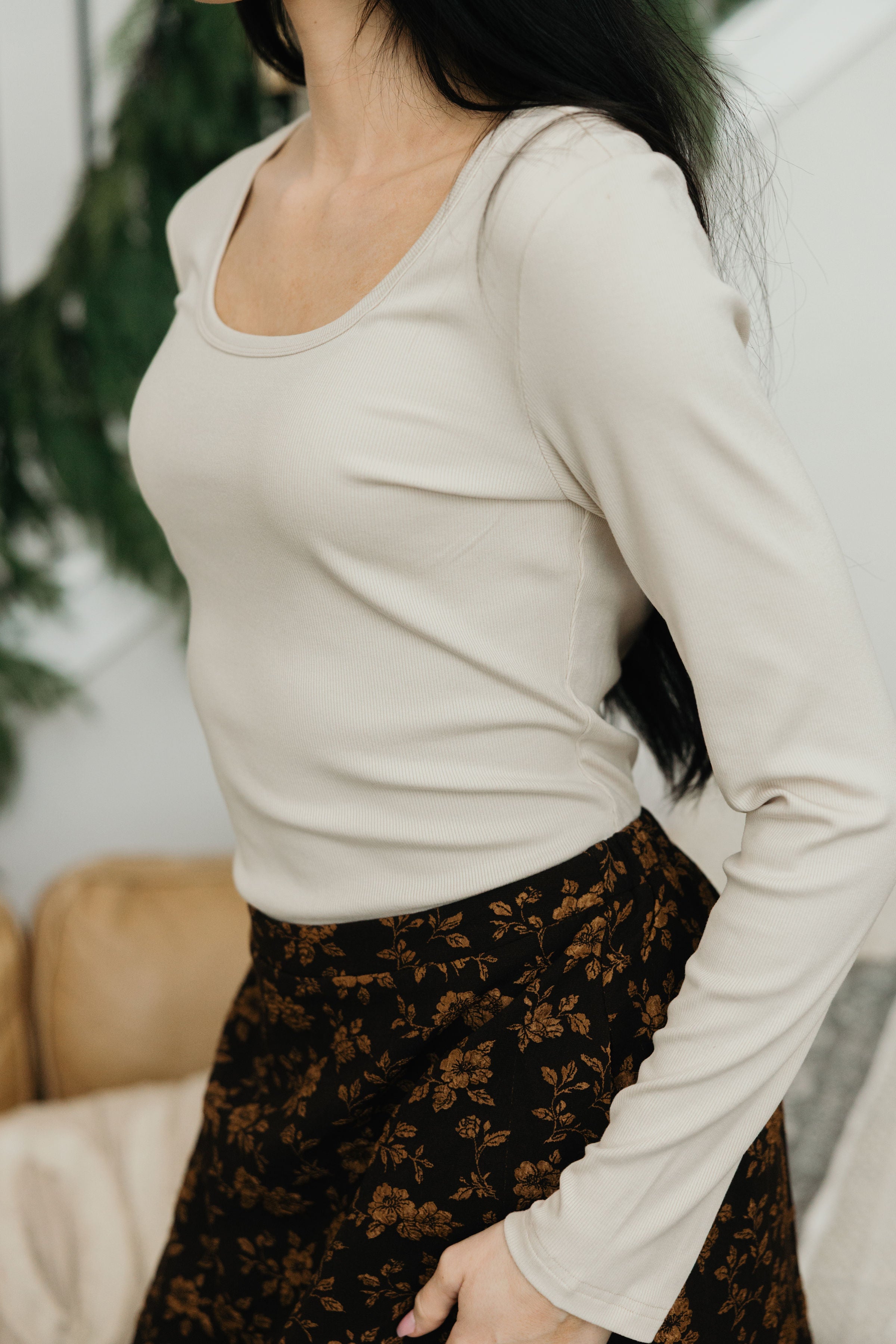 LONG SLEEVE SCOOP TEE IN MACADAMIA