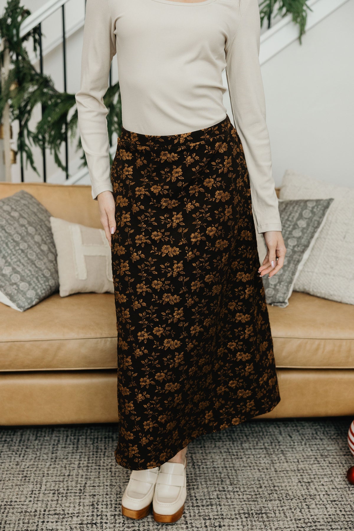 SHEATH SKIRT IN CARAMEL TAPESTRY