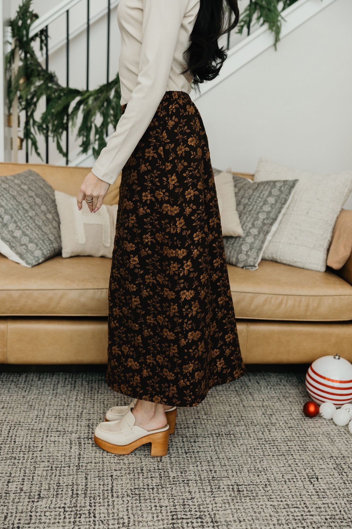SHEATH SKIRT IN CARAMEL TAPESTRY