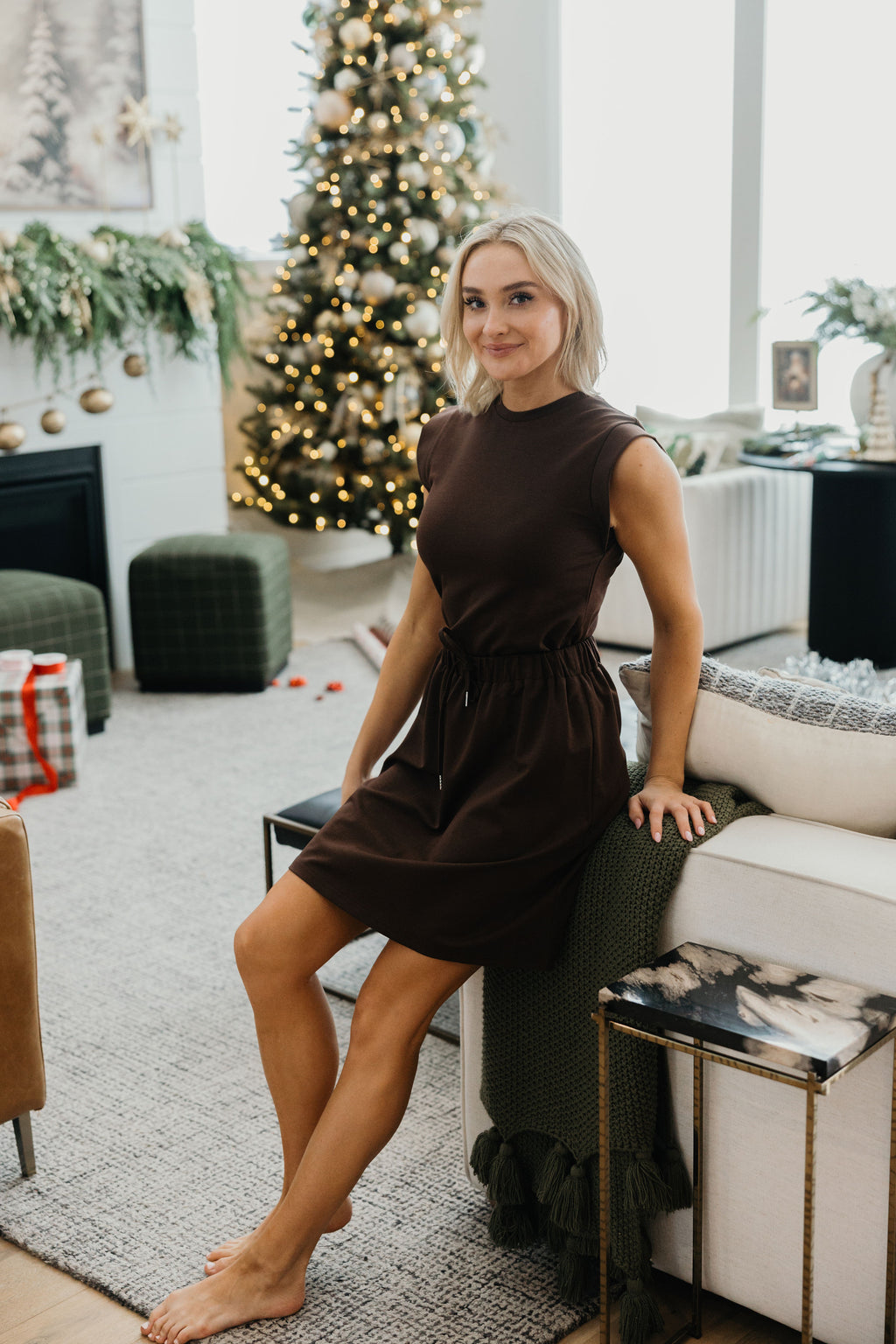 MODERN STRUCTURE TEE IN ROOT BROWN
