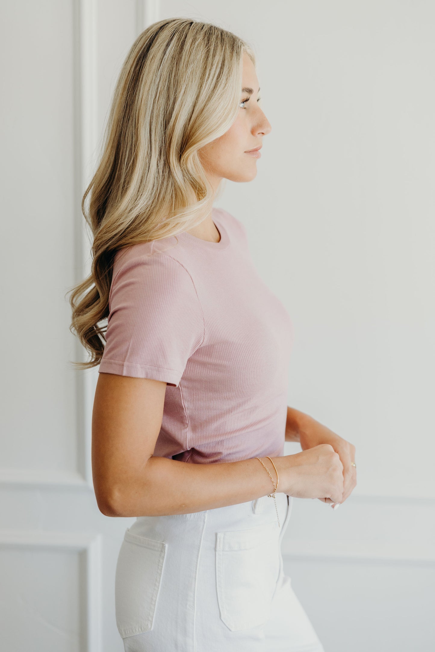 SHORT SLEEVE RIBBED TEE IN NOSTALGIA ROSE