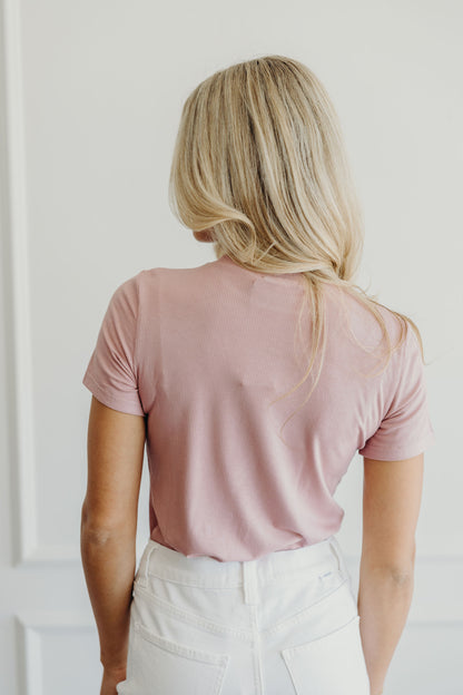 SHORT SLEEVE RIBBED TEE IN NOSTALGIA ROSE