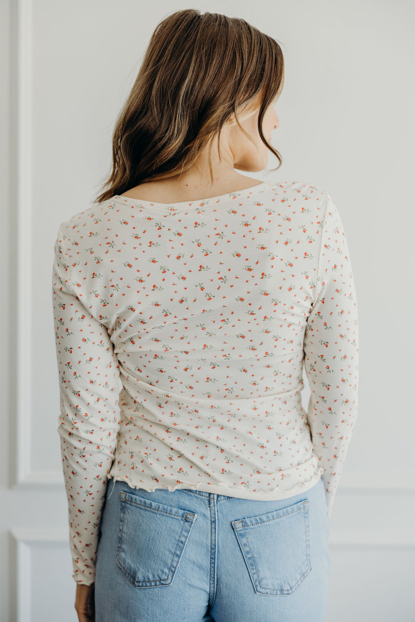 LONG SLEEVE RIBBED TEE IN DELICATE BUD