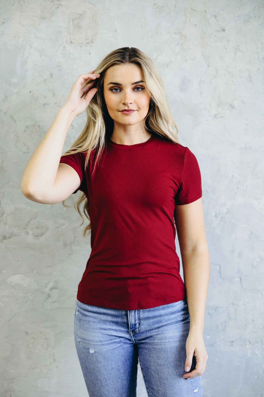 SHORT SLEEVE RIBBED TEE IN BURGUNDY FINAL SALE