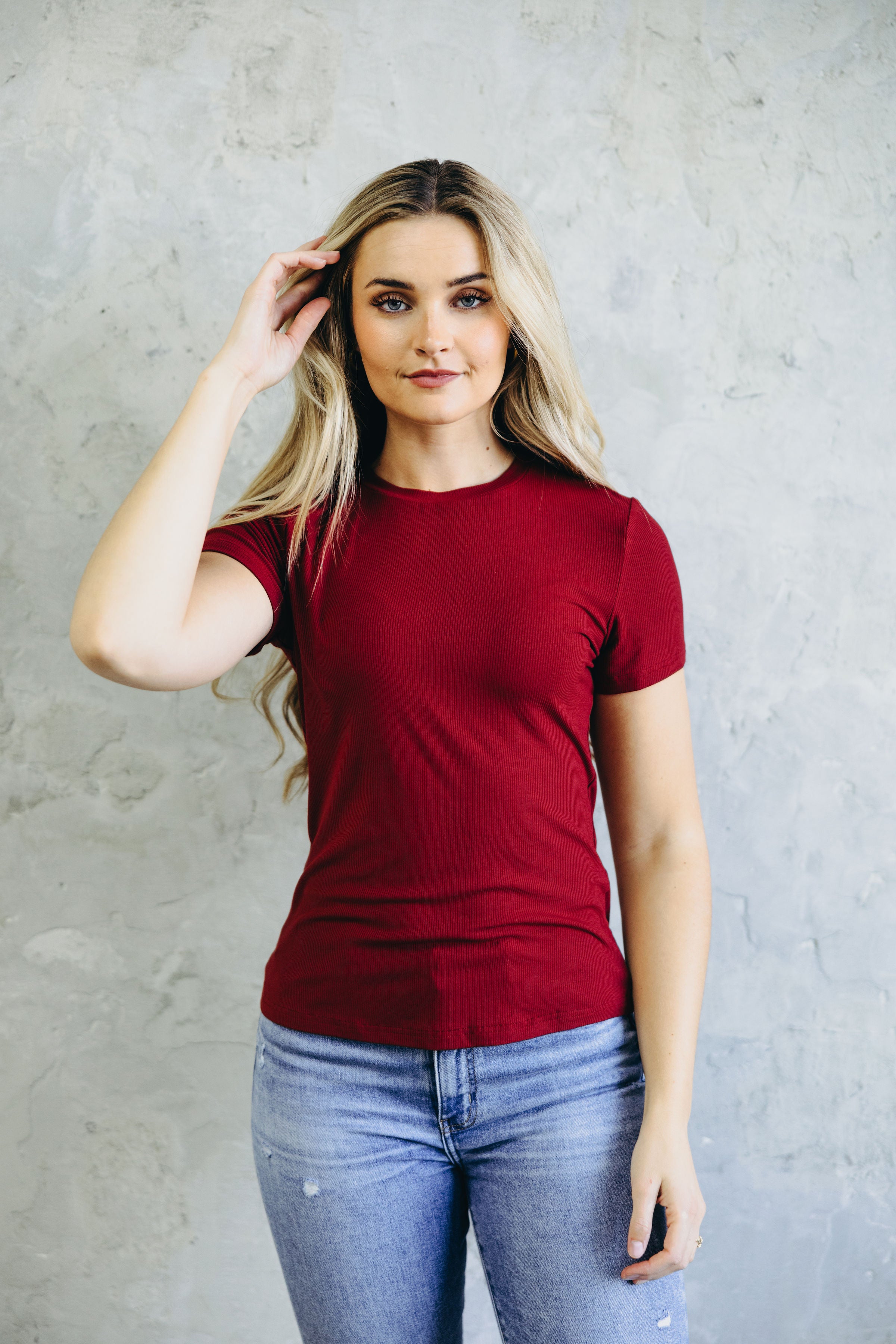 SHORT SLEEVE RIBBED TEE IN BURGUNDY FINAL SALE