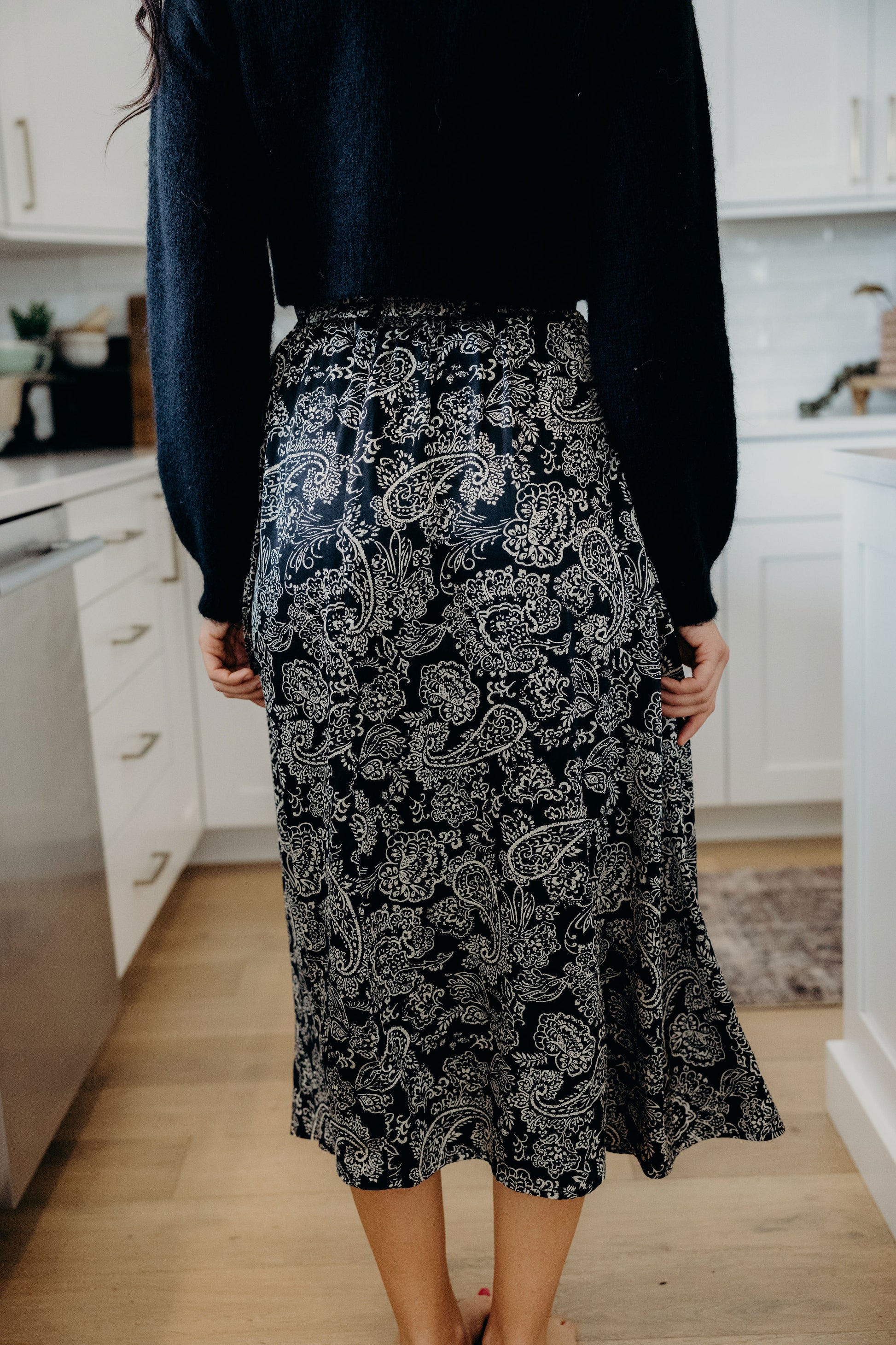 A line skirt in cream paisley print.