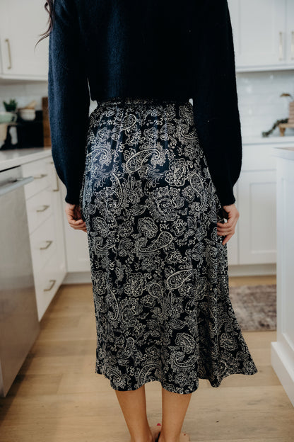 A line skirt in cream paisley print.