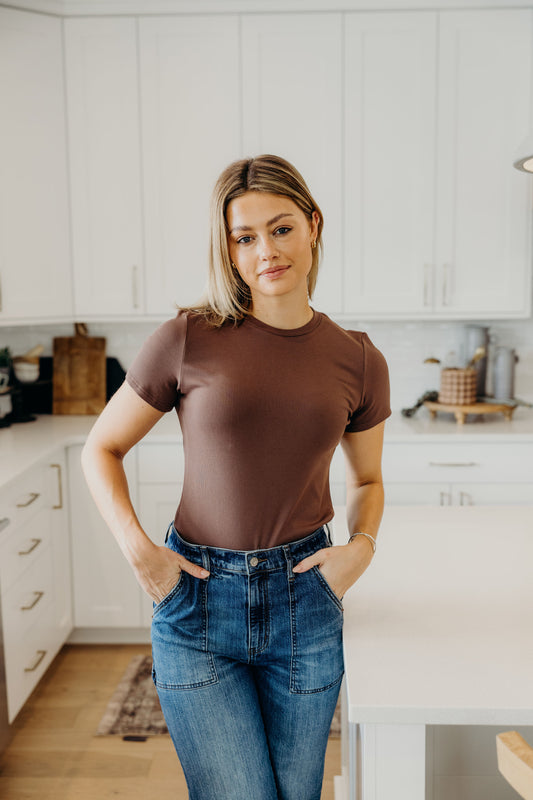 SHORT SLEEVE RIBBED TEE IN RUSTIC BROWN