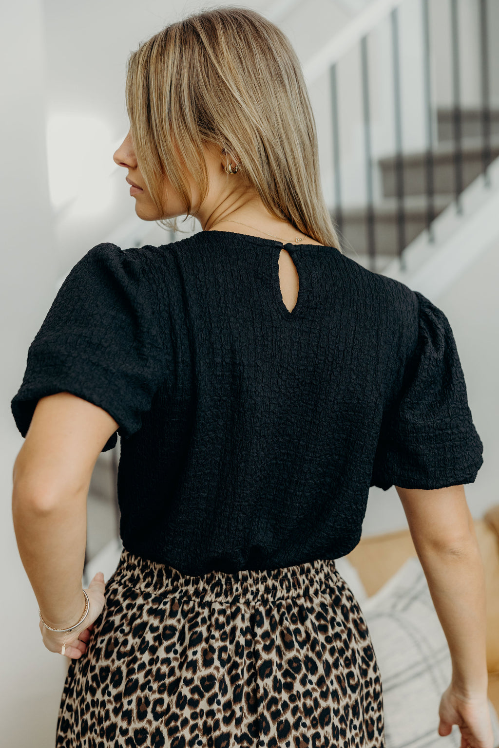 PUFF SLEEVE TOP IN BLACK