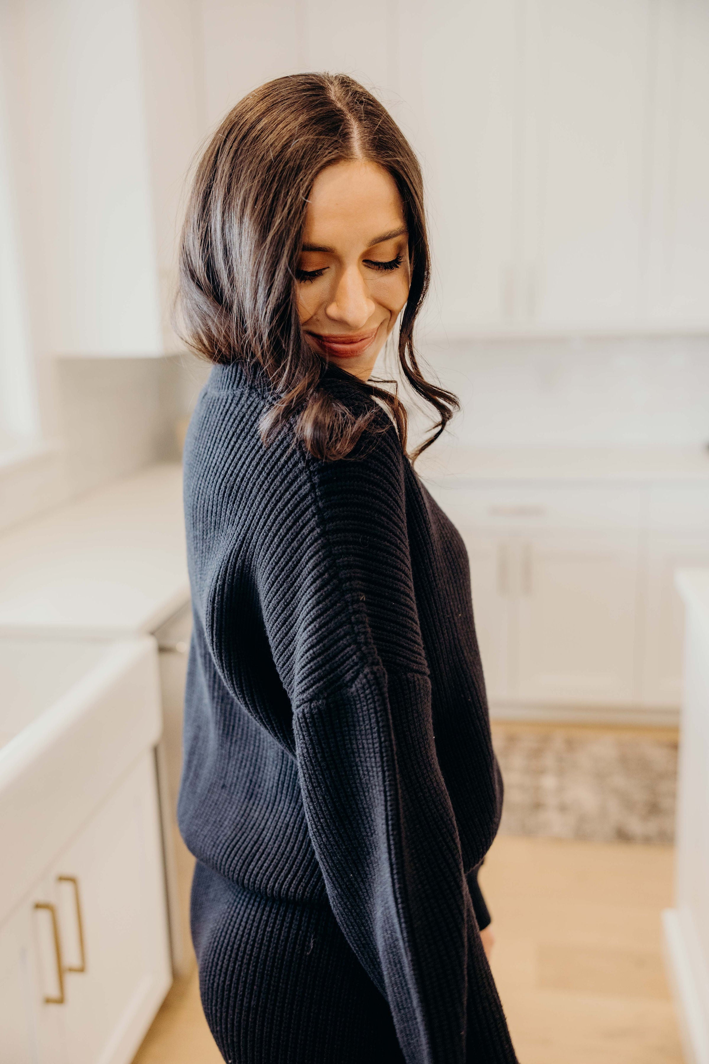 OVERSIZED SWEATER IN BLACK