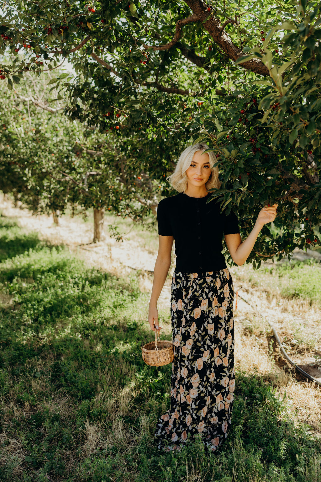 SCALLOPED CARDI IN BLACK