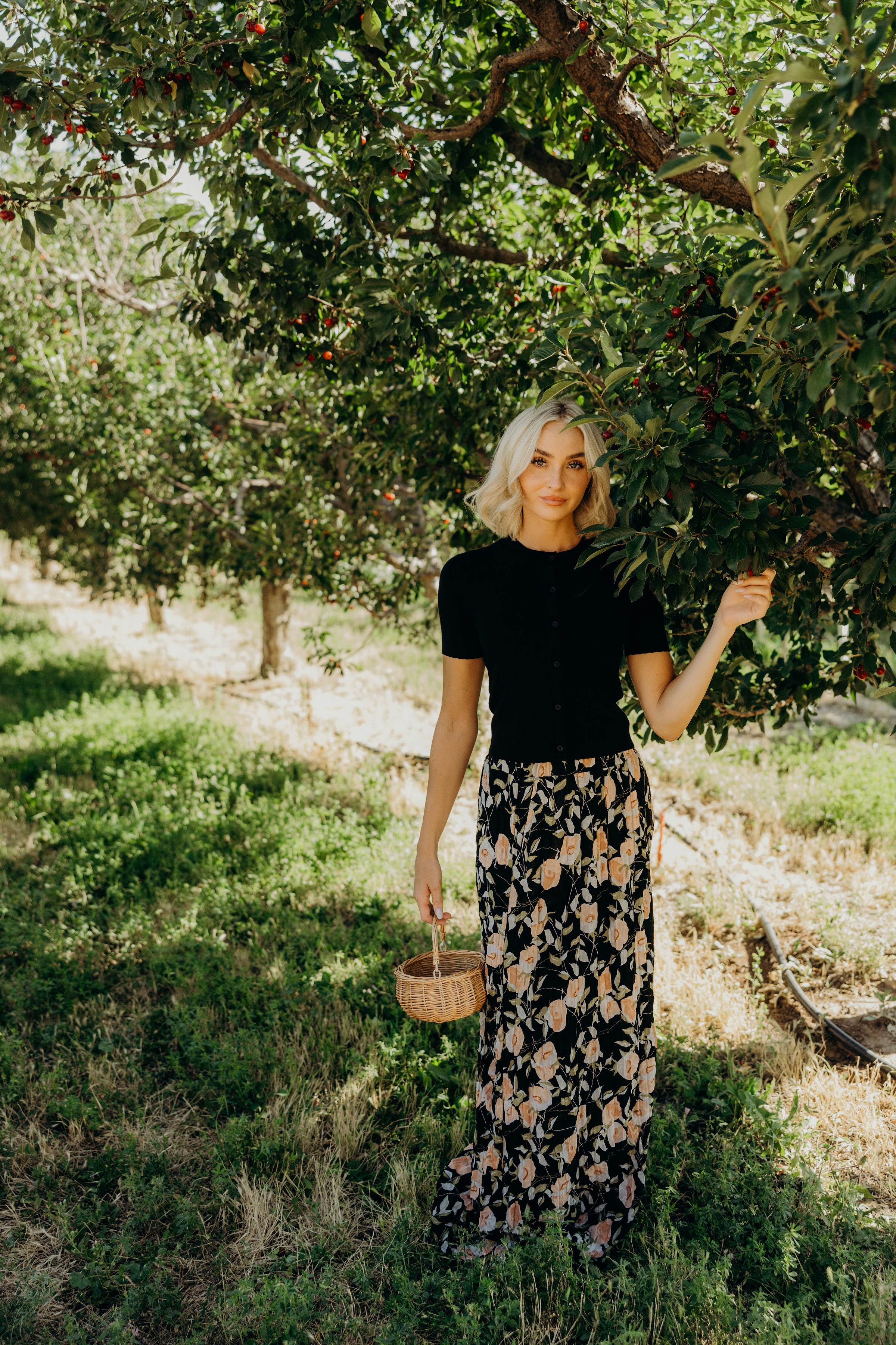 SCALLOPED CARDI IN BLACK