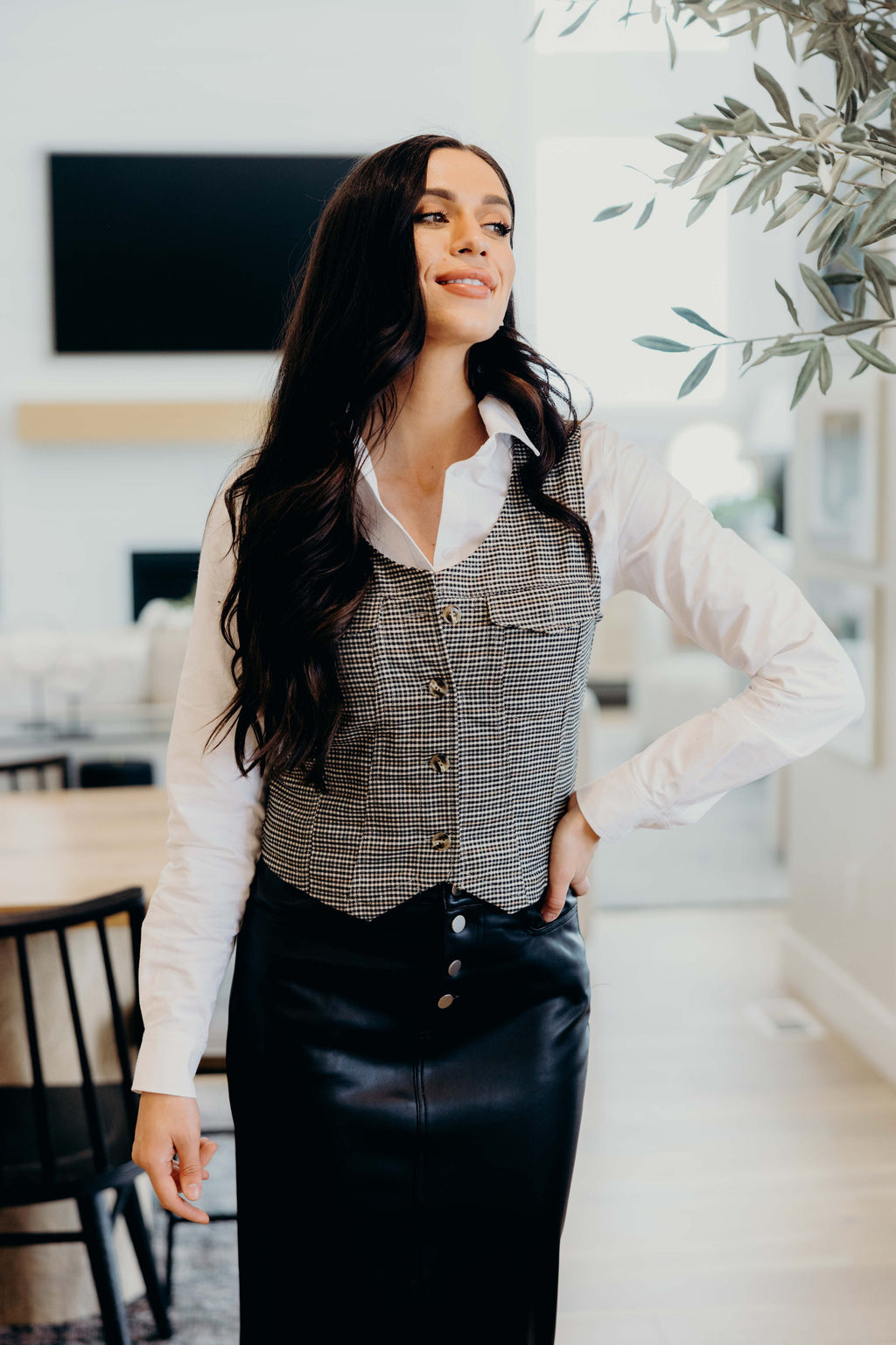 FITTED VEST IN BLACK HOUNDSTOOTH FINAL SALE